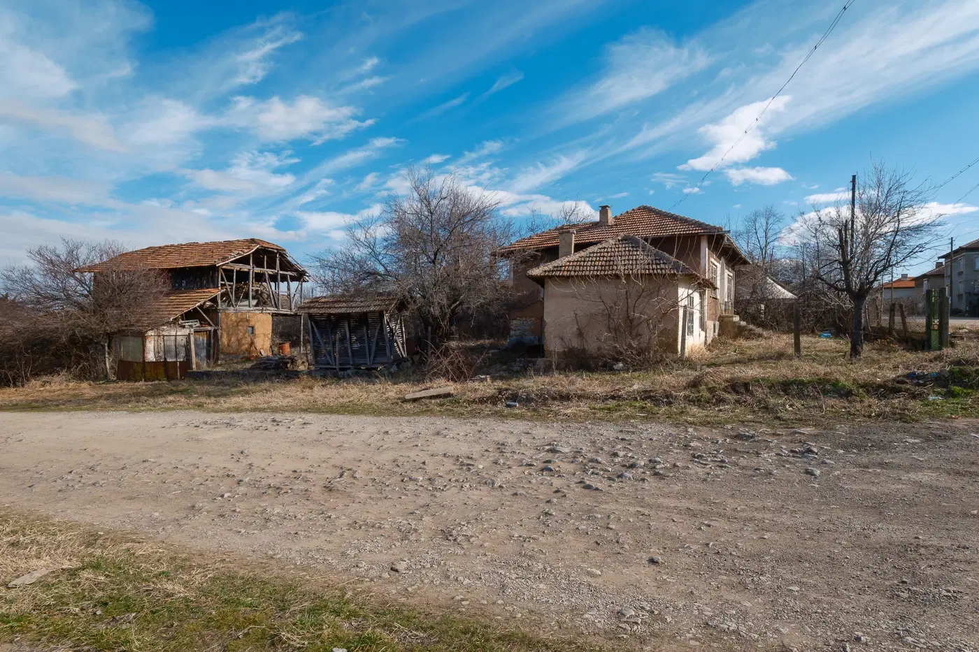 Huis met grond en bijgebouw in Belotintsi - Bulgarije