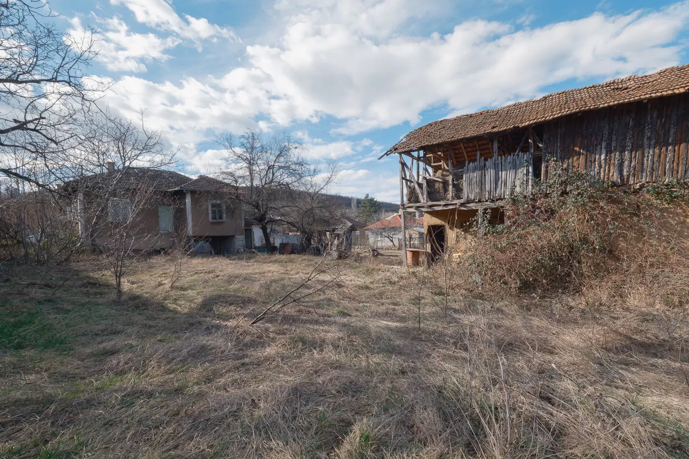 Huis met grond en bijgebouw in Belotintsi - Bulgarije