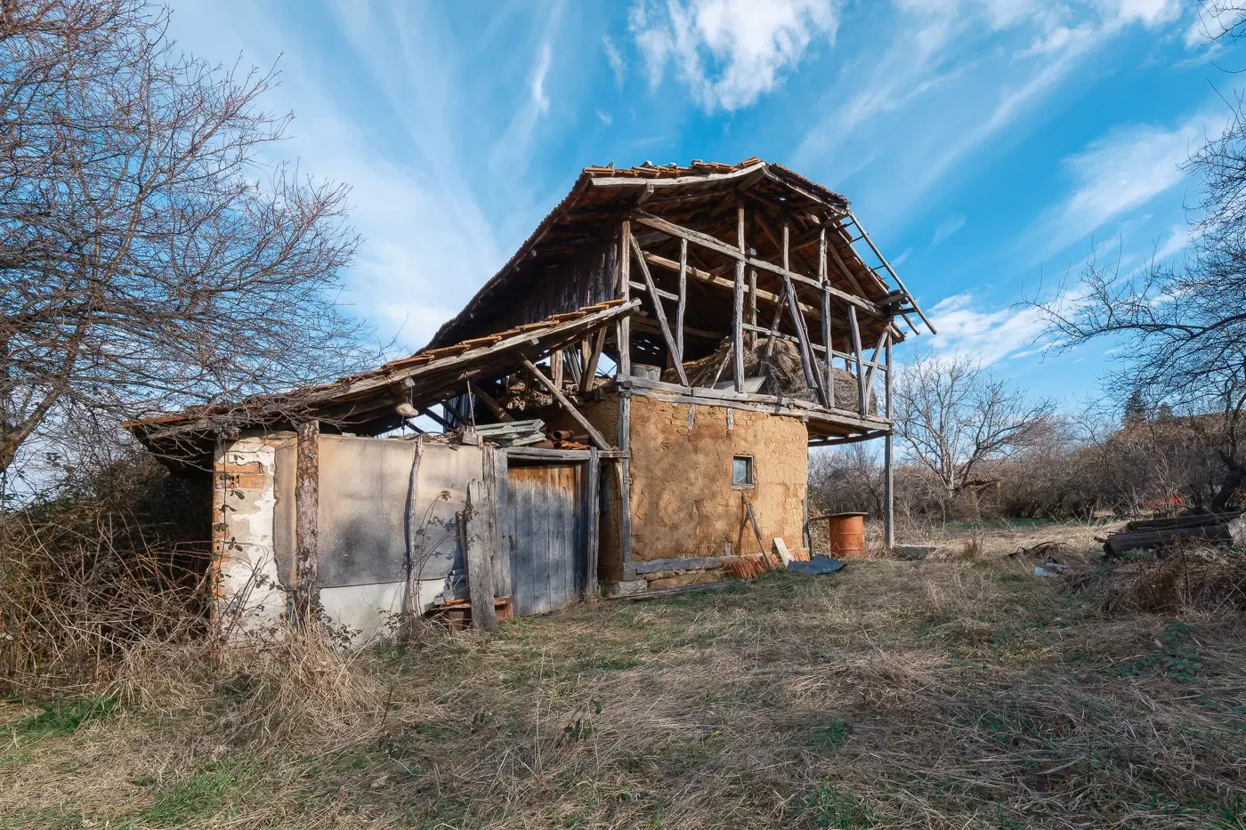 Huis met grond en bijgebouw in Belotintsi - Bulgarije