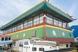 Voormalig restaurantschip ‘North Palace’ te Den Helder