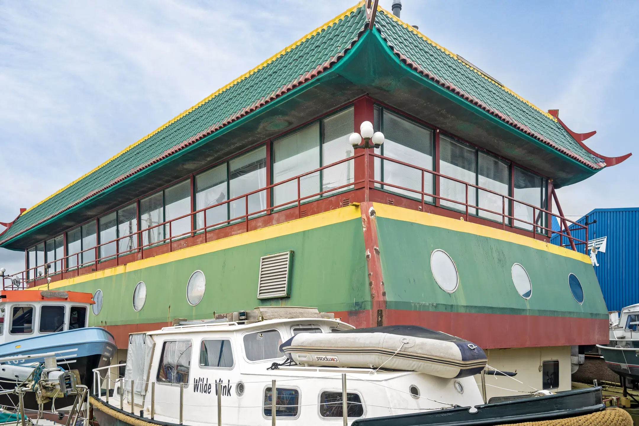 Voormalig restaurantschip ‘North Palace’ te Den Helder