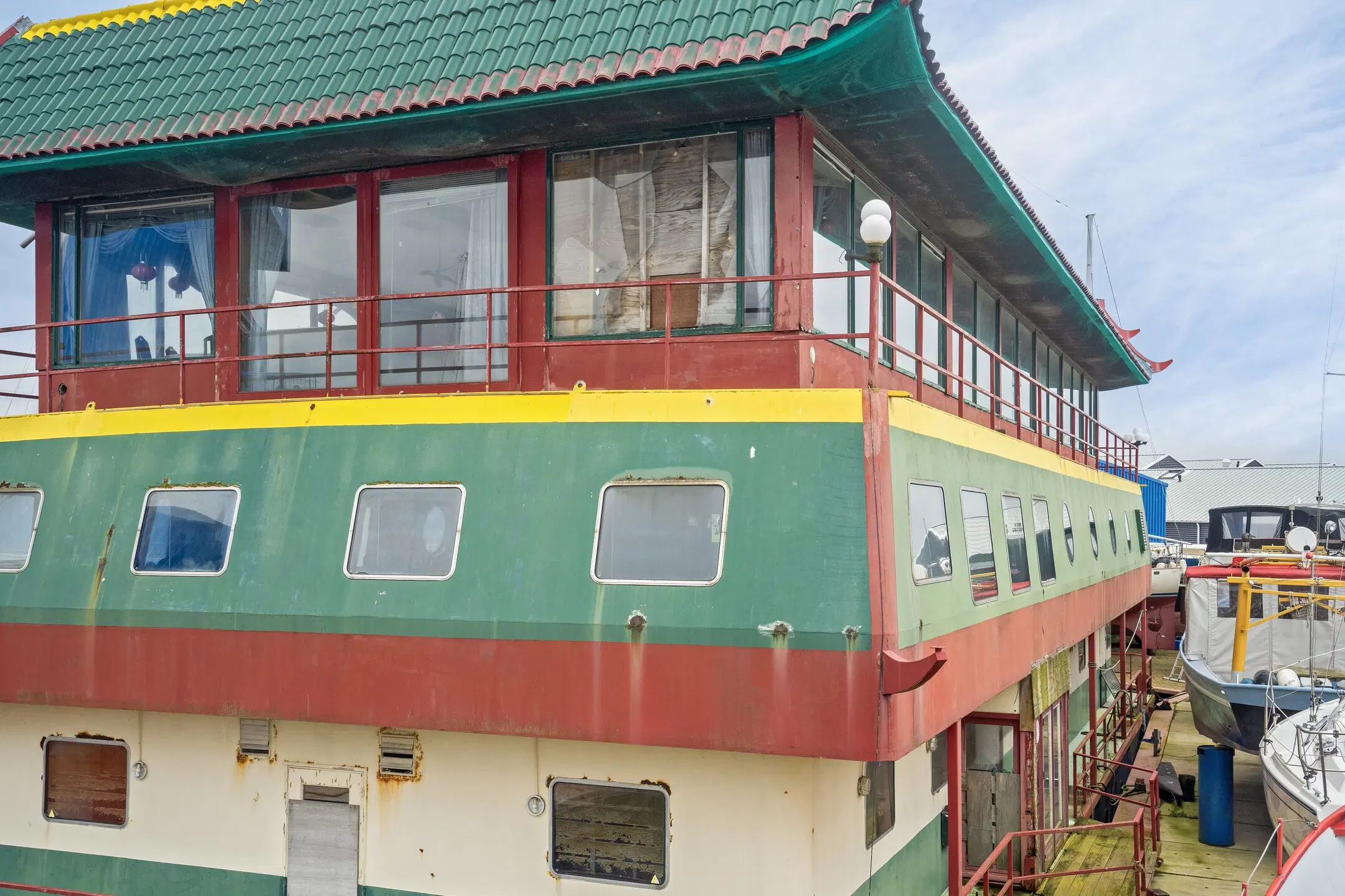 Voormalig restaurantschip ‘North Palace’ te Den Helder