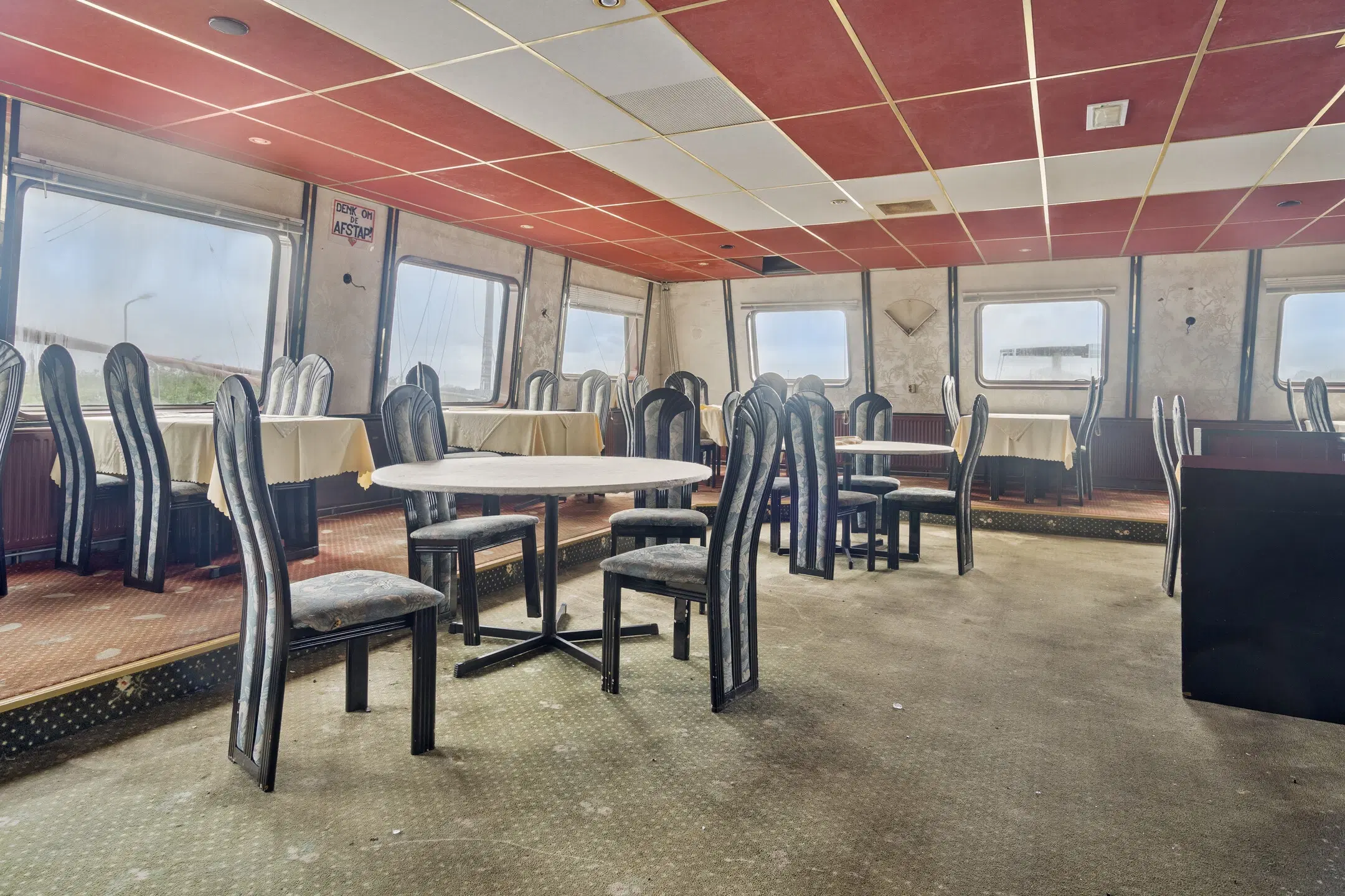 Voormalig restaurantschip ‘North Palace’ te Den Helder