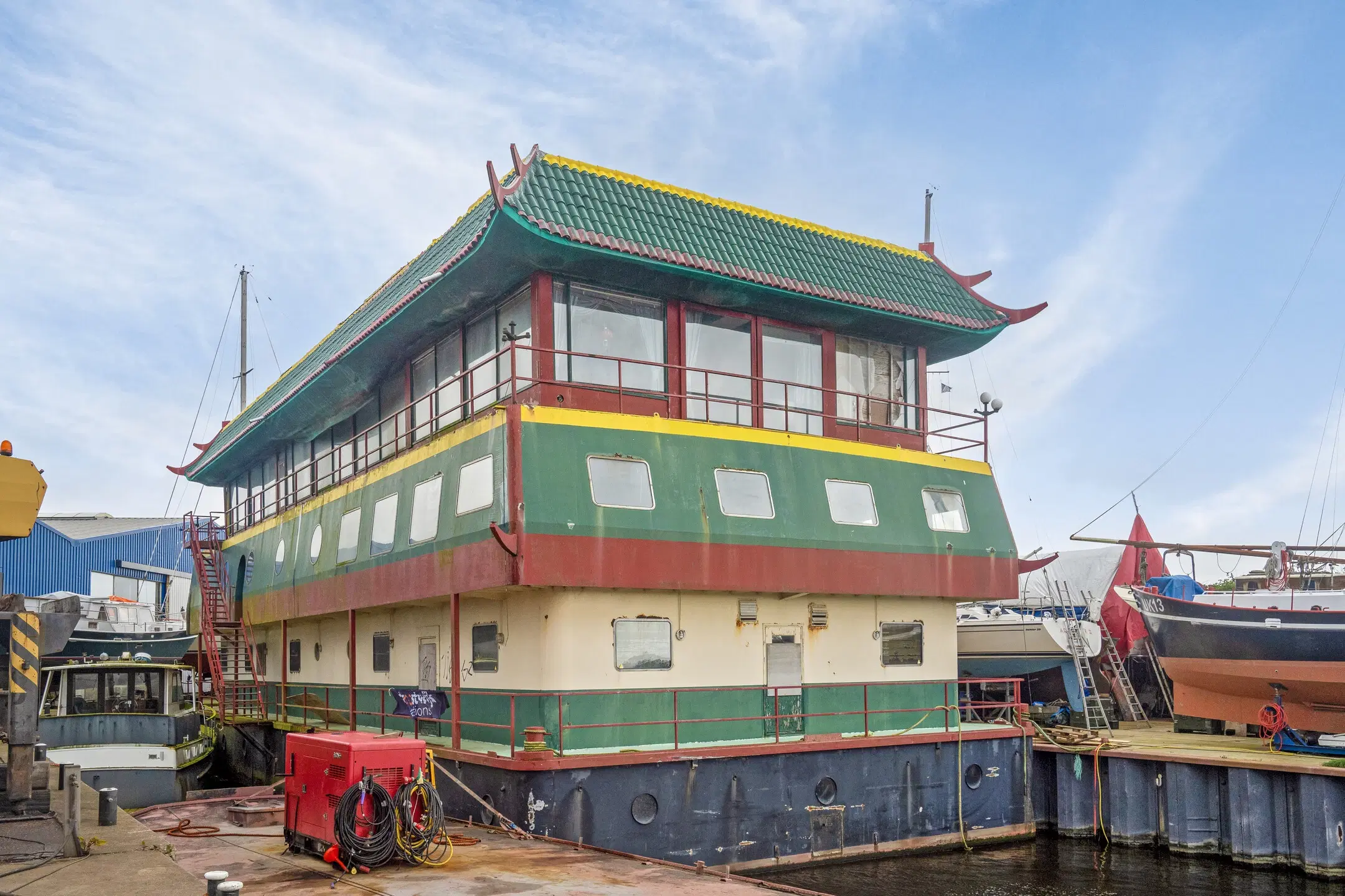 Voormalig restaurantschip ‘North Palace’ te Den Helder