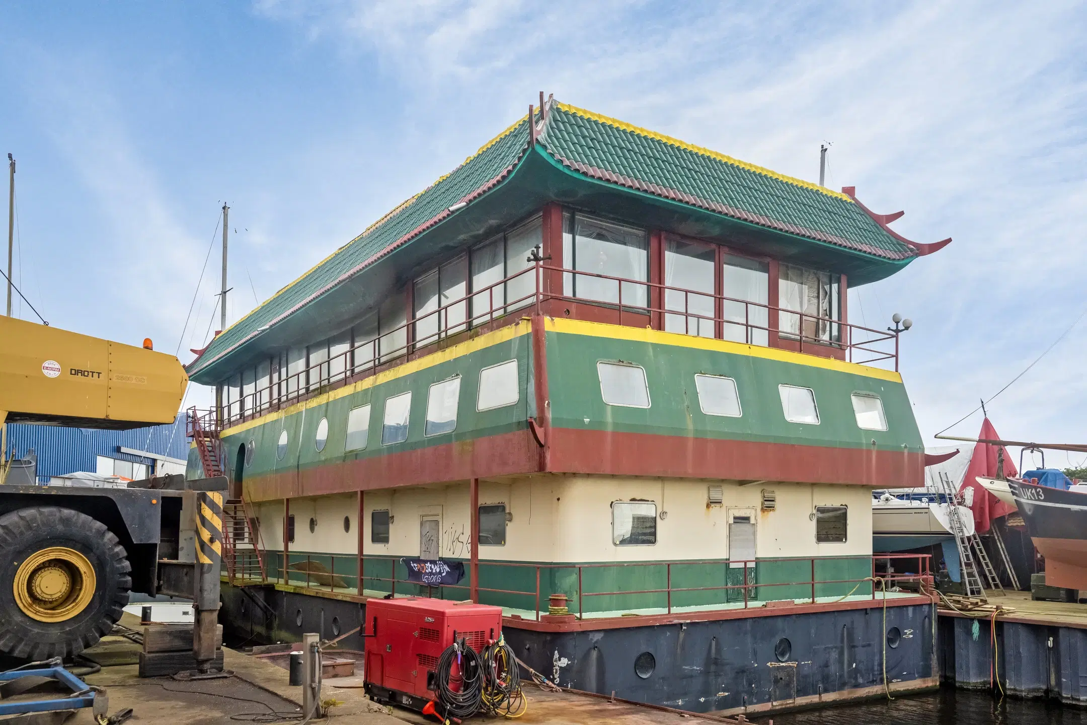 Voormalig restaurantschip ‘North Palace’ te Den Helder