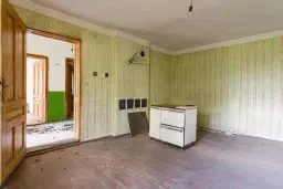Huis met 2 verdiepingen, 2.000 m2 grond en bijgebouwen in Perilovets - Bulgarije