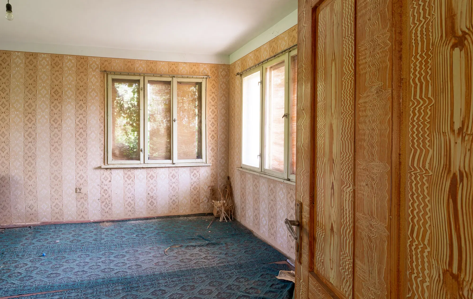 Huis met 2 verdiepingen, 2.000 m2 grond en bijgebouwen in Perilovets - Bulgarije