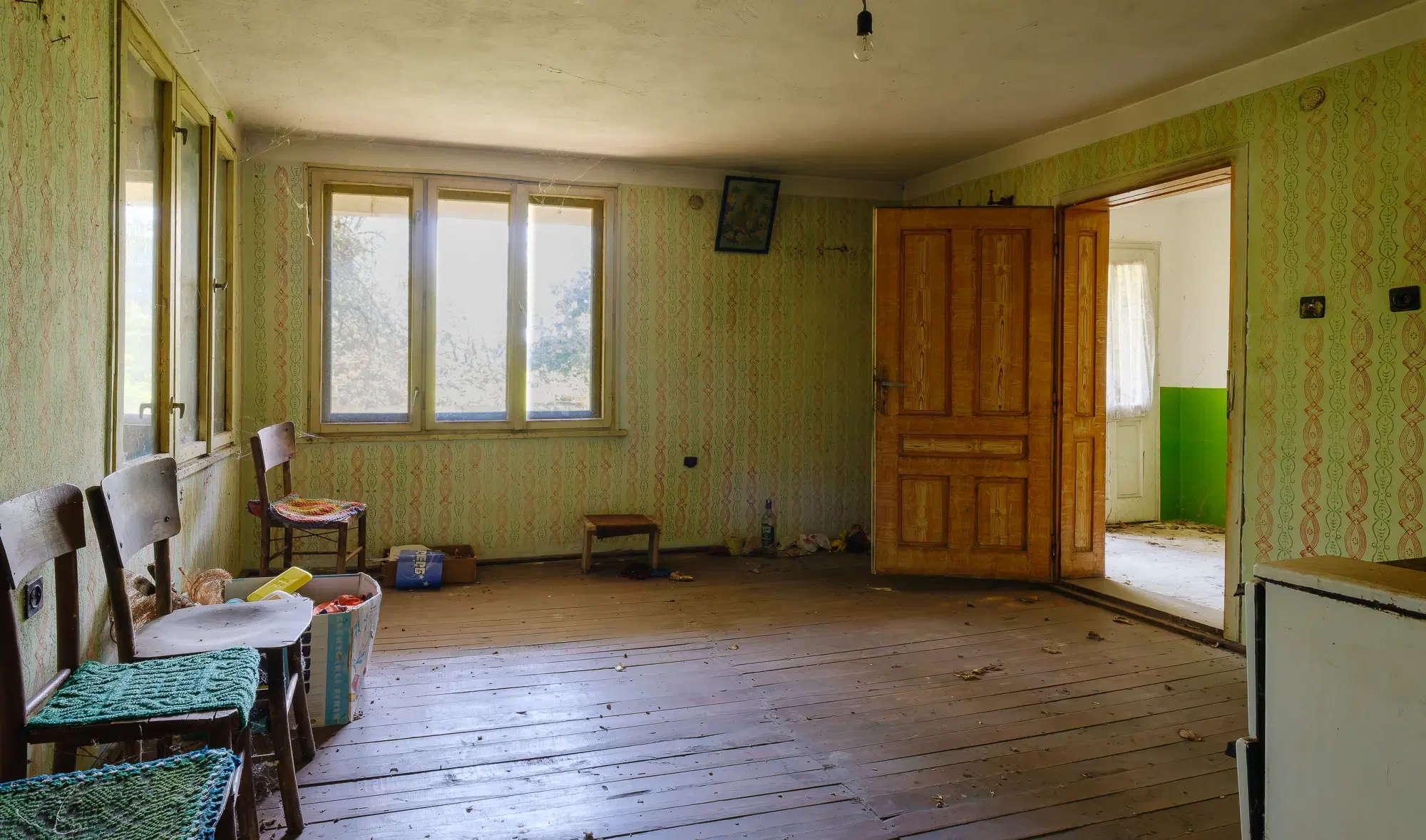 Huis met 2 verdiepingen, 2.000 m2 grond en bijgebouwen in Perilovets - Bulgarije
