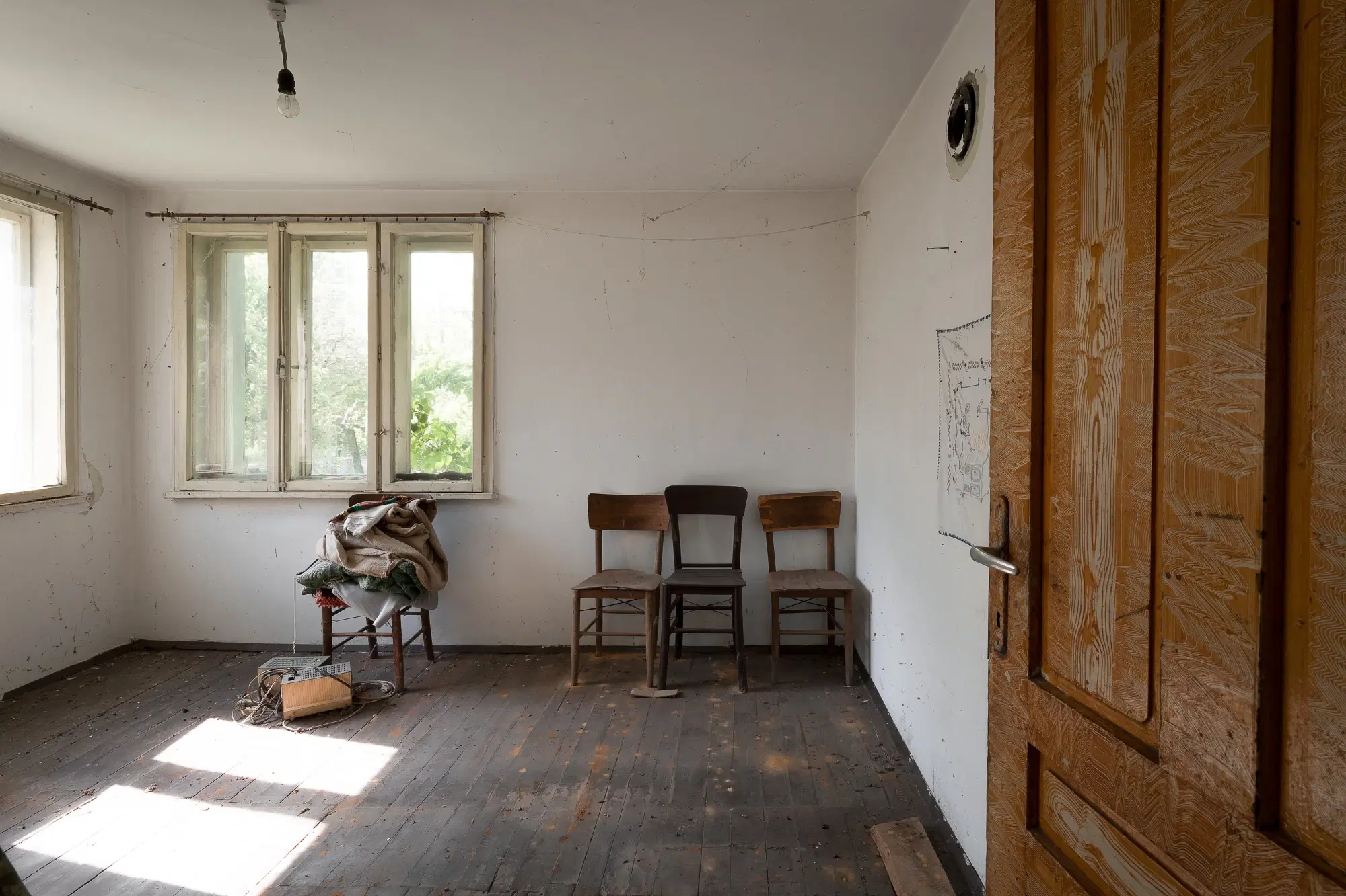 Huis met 2 verdiepingen, 2.000 m2 grond en bijgebouwen in Perilovets - Bulgarije