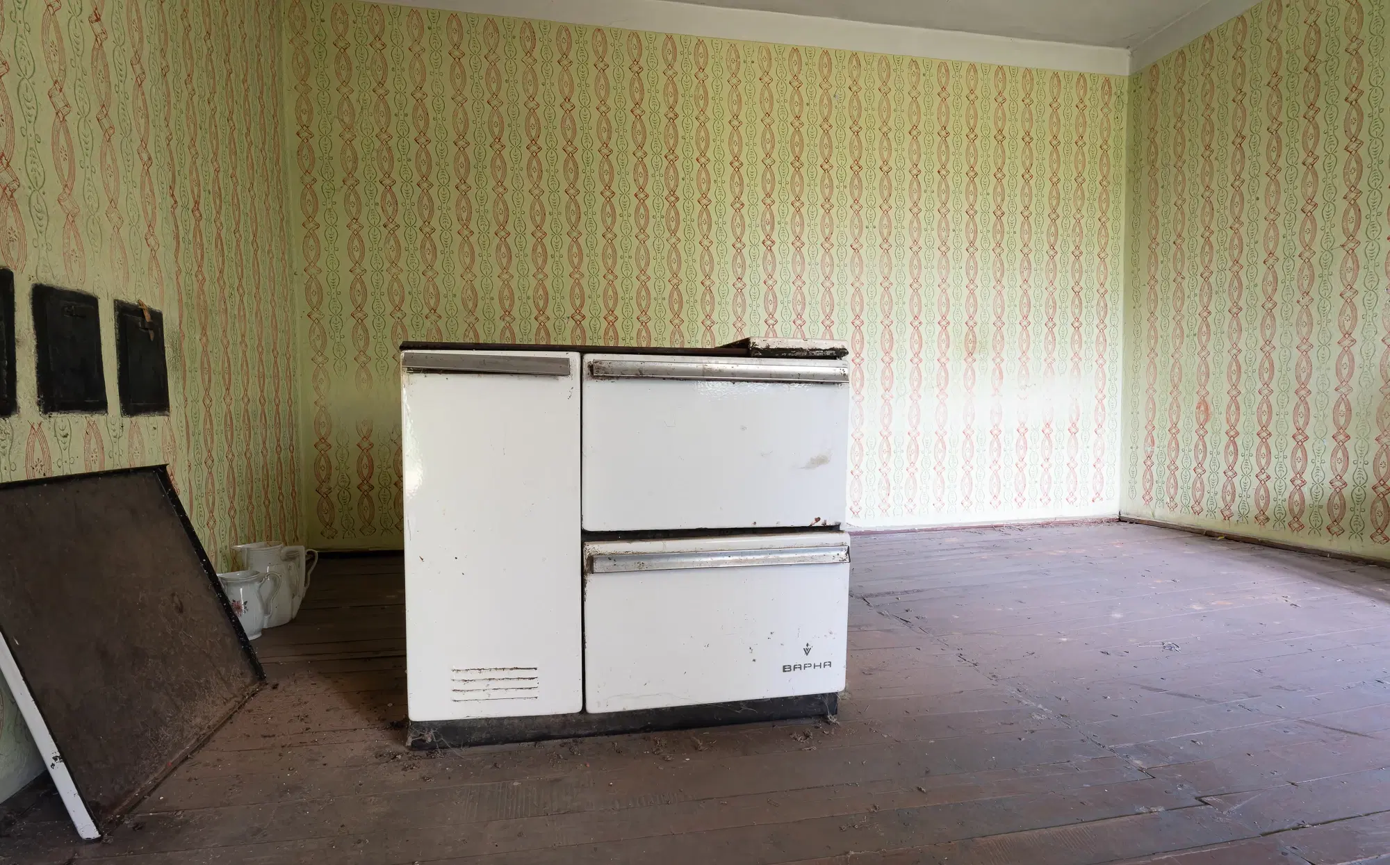 Huis met 2 verdiepingen, 2.000 m2 grond en bijgebouwen in Perilovets - Bulgarije