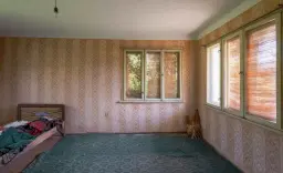 Huis met 2 verdiepingen, 2.000 m2 grond en bijgebouwen in Perilovets - Bulgarije