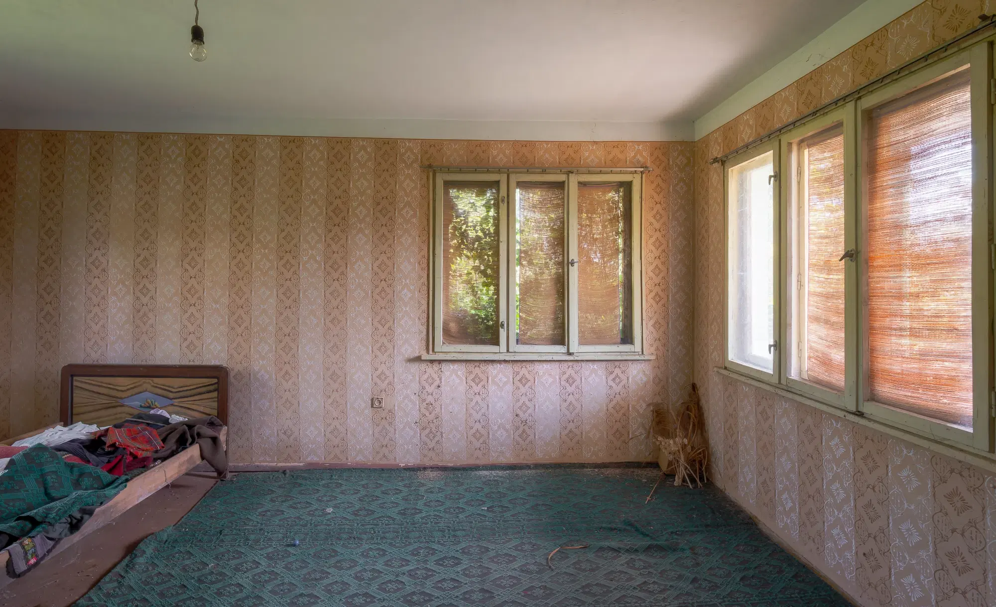Huis met 2 verdiepingen, 2.000 m2 grond en bijgebouwen in Perilovets - Bulgarije