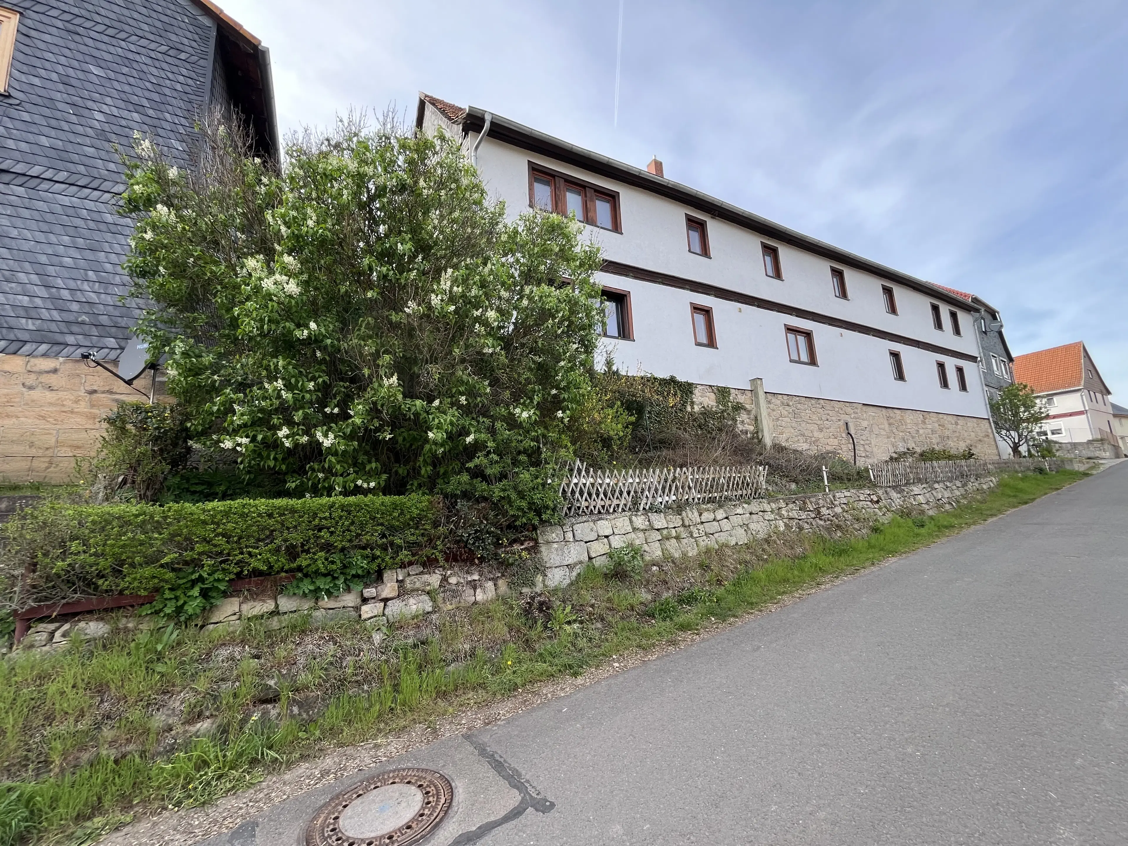 Driezijdig gebouw met binnenhof en commerciële mogelheden in Arnstadt - Duitsland