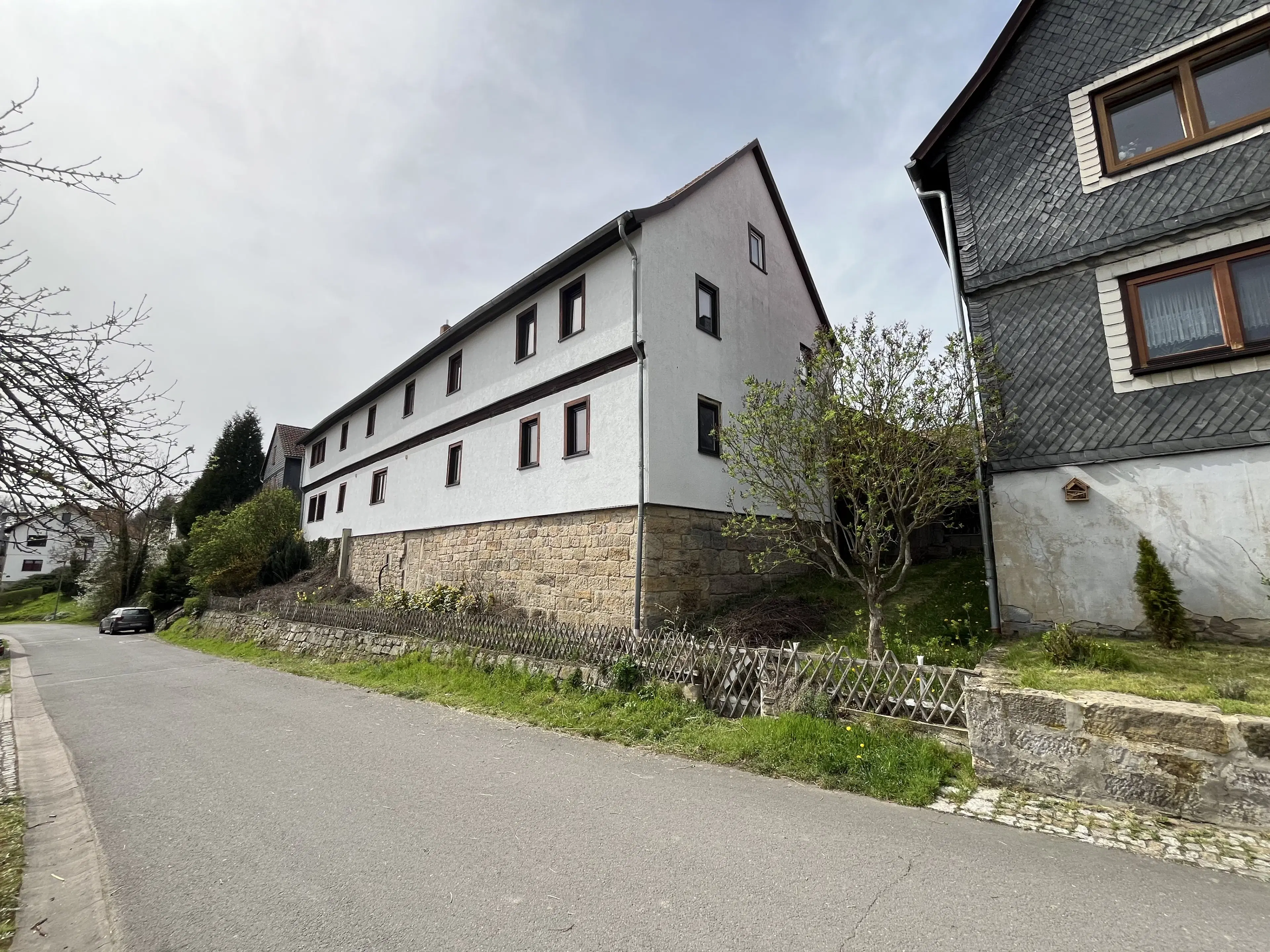 Driezijdig gebouw met binnenhof en commerciële mogelheden in Arnstadt - Duitsland