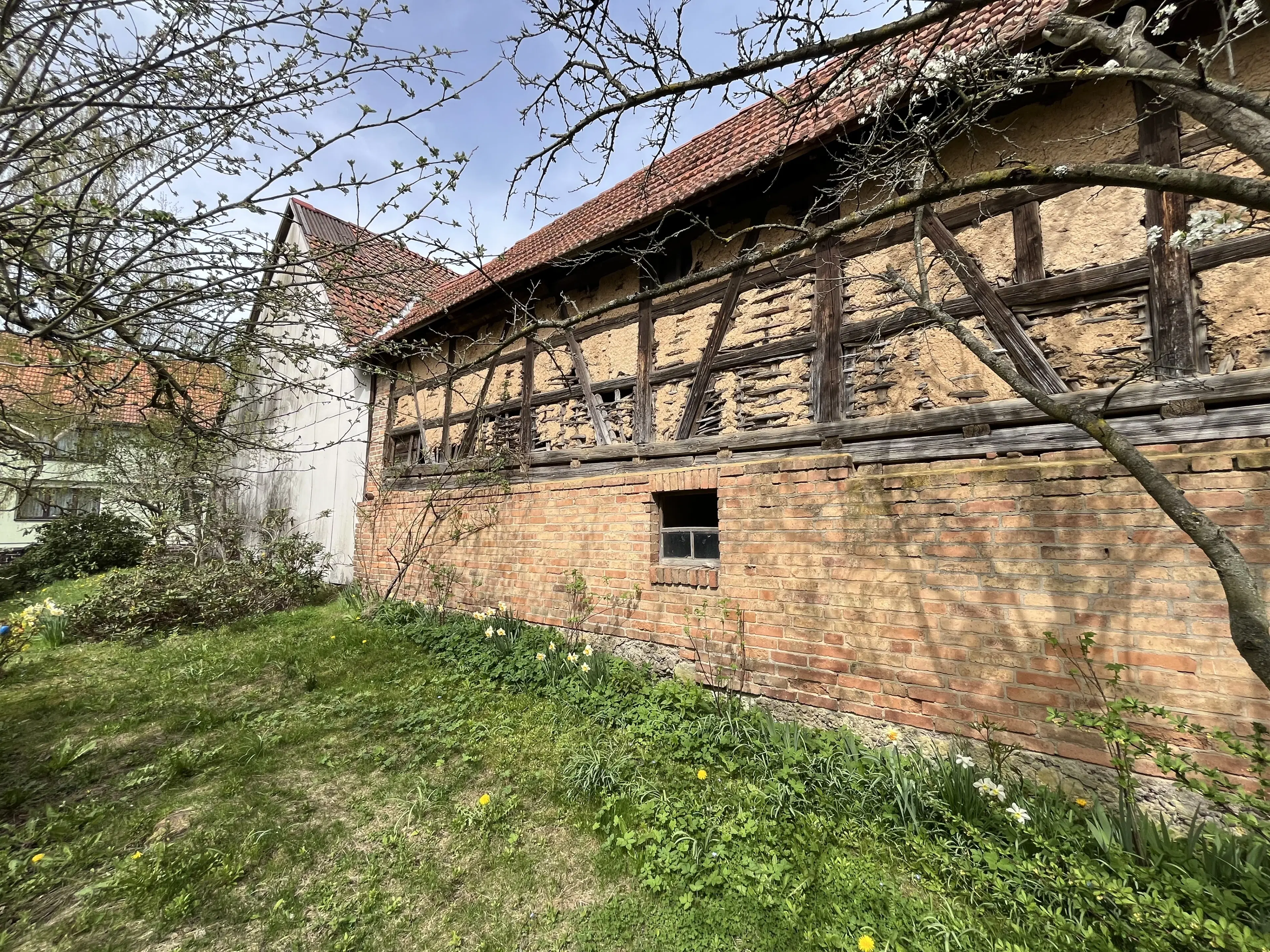 Driezijdig gebouw met binnenhof en commerciële mogelheden in Arnstadt - Duitsland