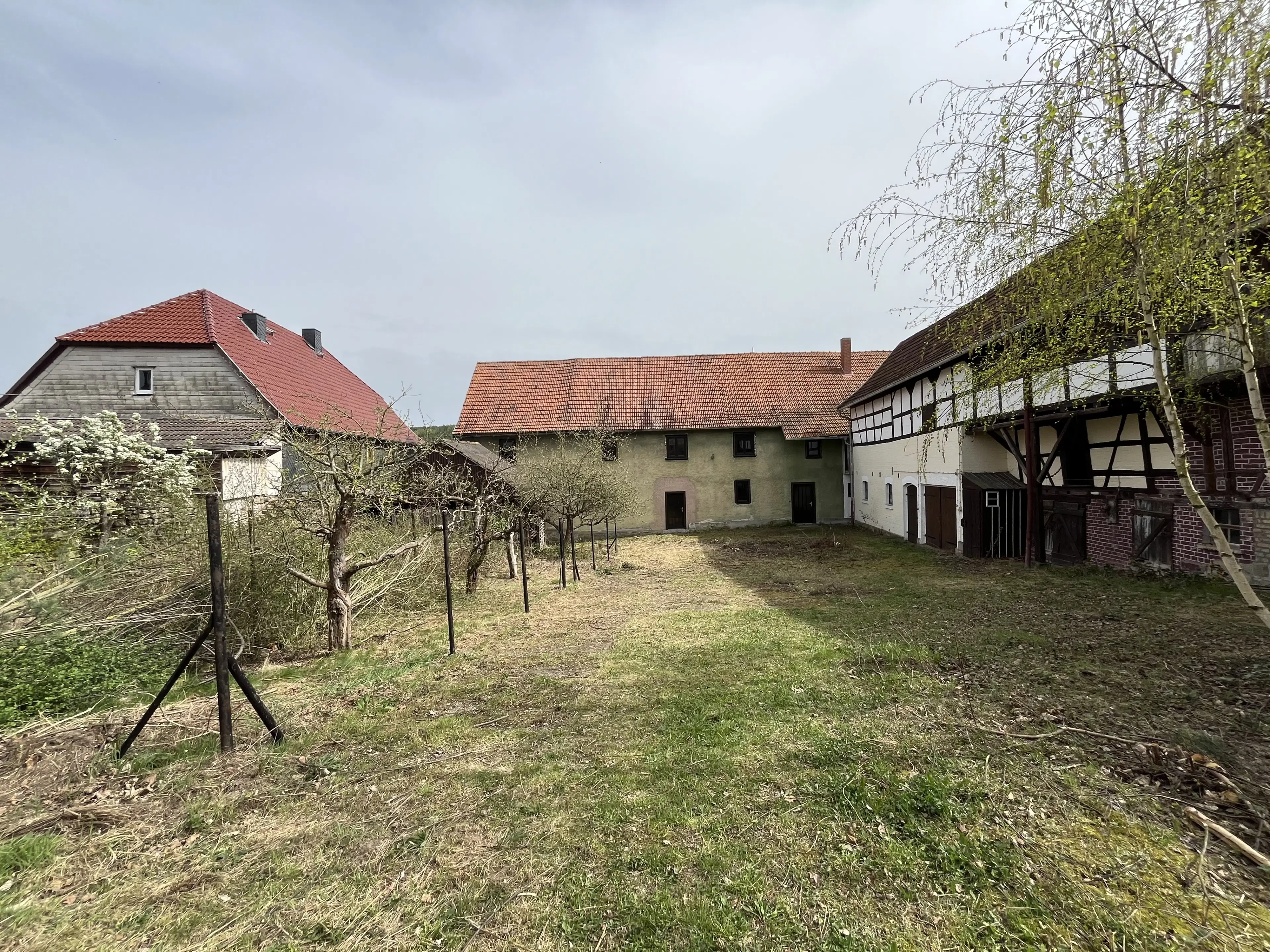 Driezijdig gebouw met binnenhof en commerciële mogelheden in Arnstadt - Duitsland