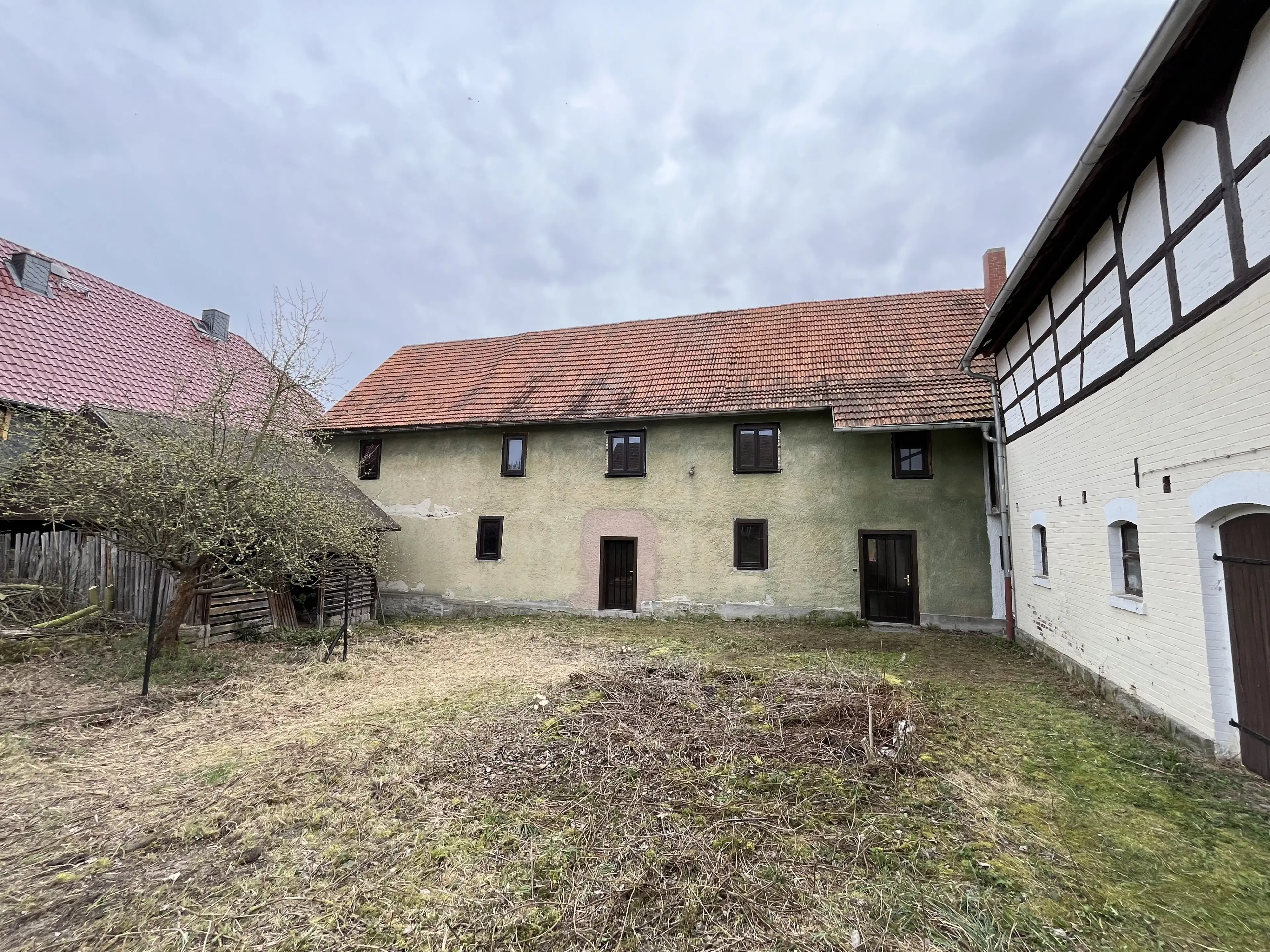 Driezijdig gebouw met binnenhof en commerciële mogelheden in Arnstadt - Duitsland