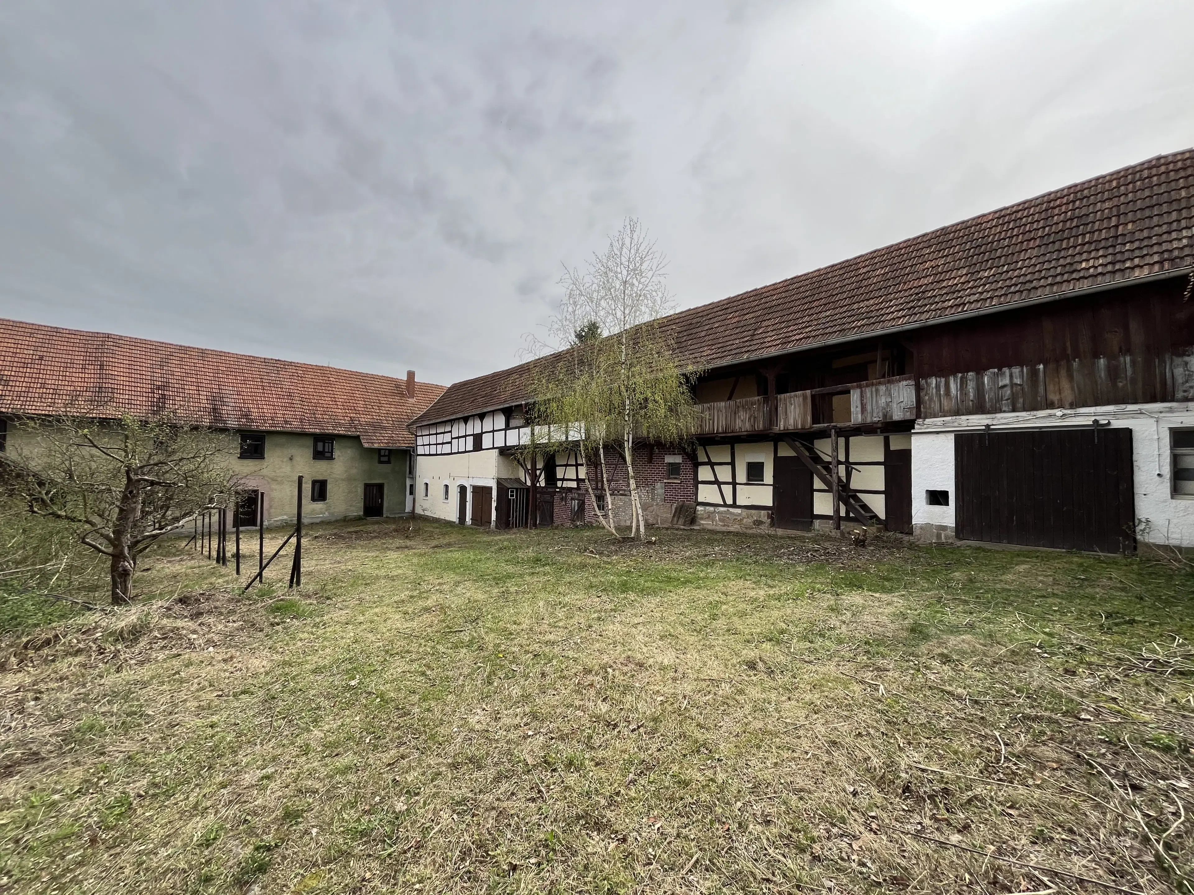 Driezijdig gebouw met binnenhof en commerciële mogelheden in Arnstadt - Duitsland