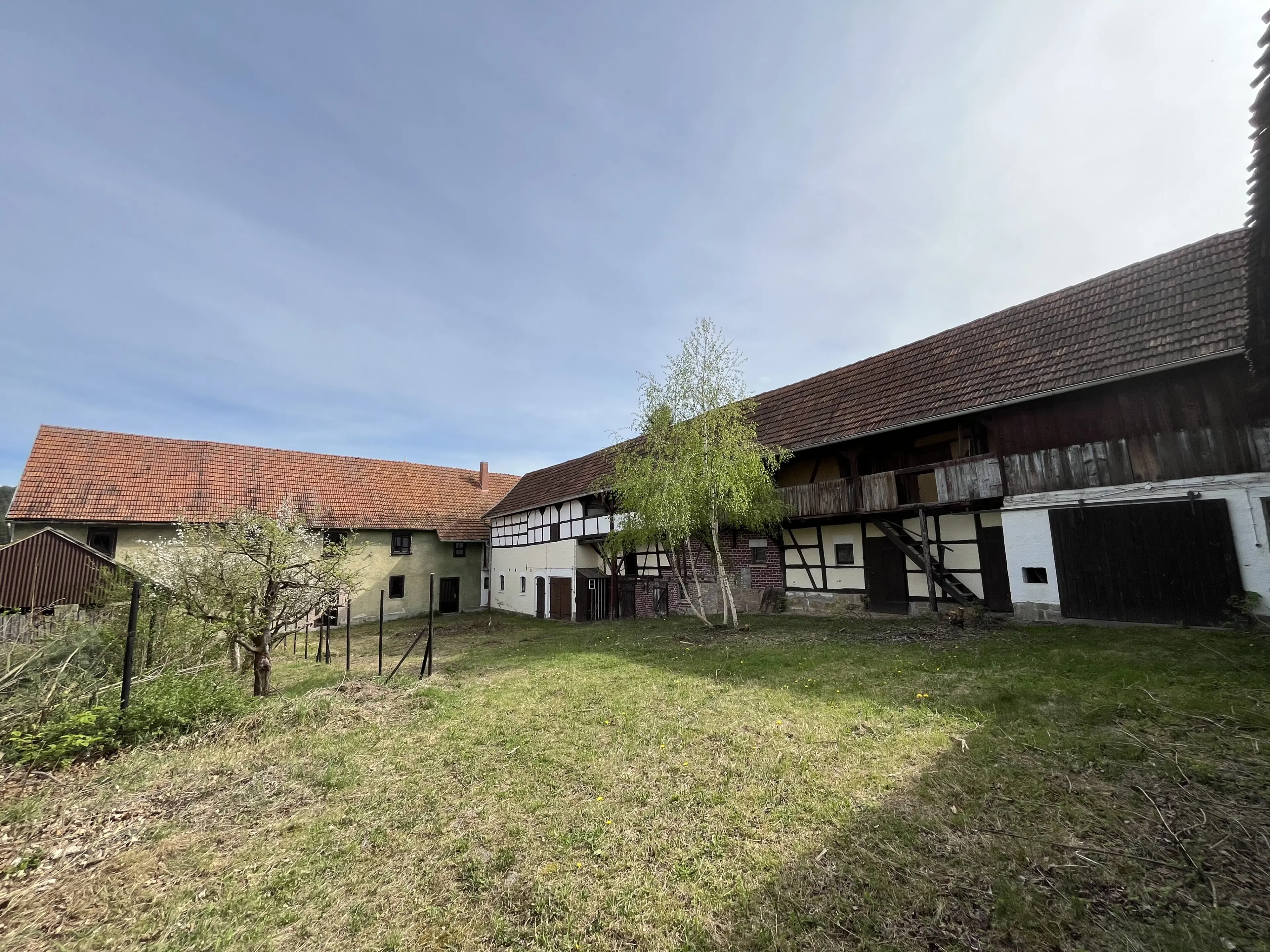 Driezijdig gebouw met binnenhof en commerciële mogelheden in Arnstadt - Duitsland