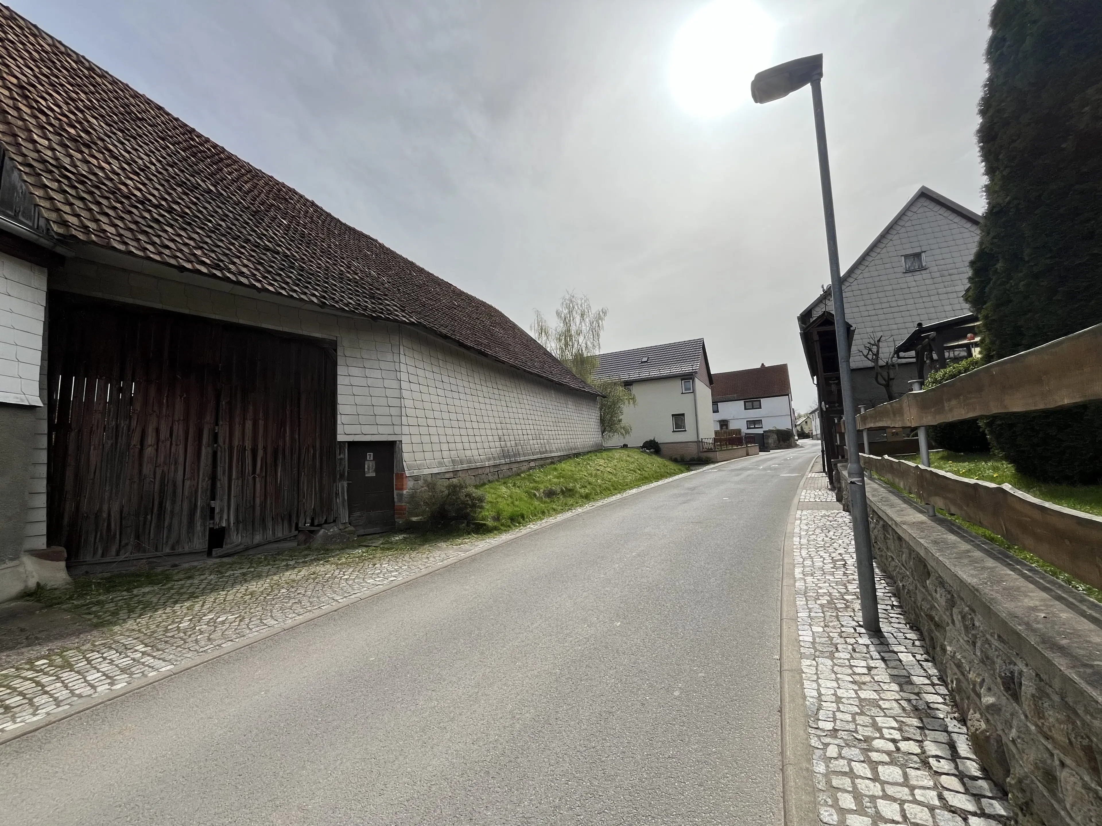 Driezijdig gebouw met binnenhof en commerciële mogelheden in Arnstadt - Duitsland