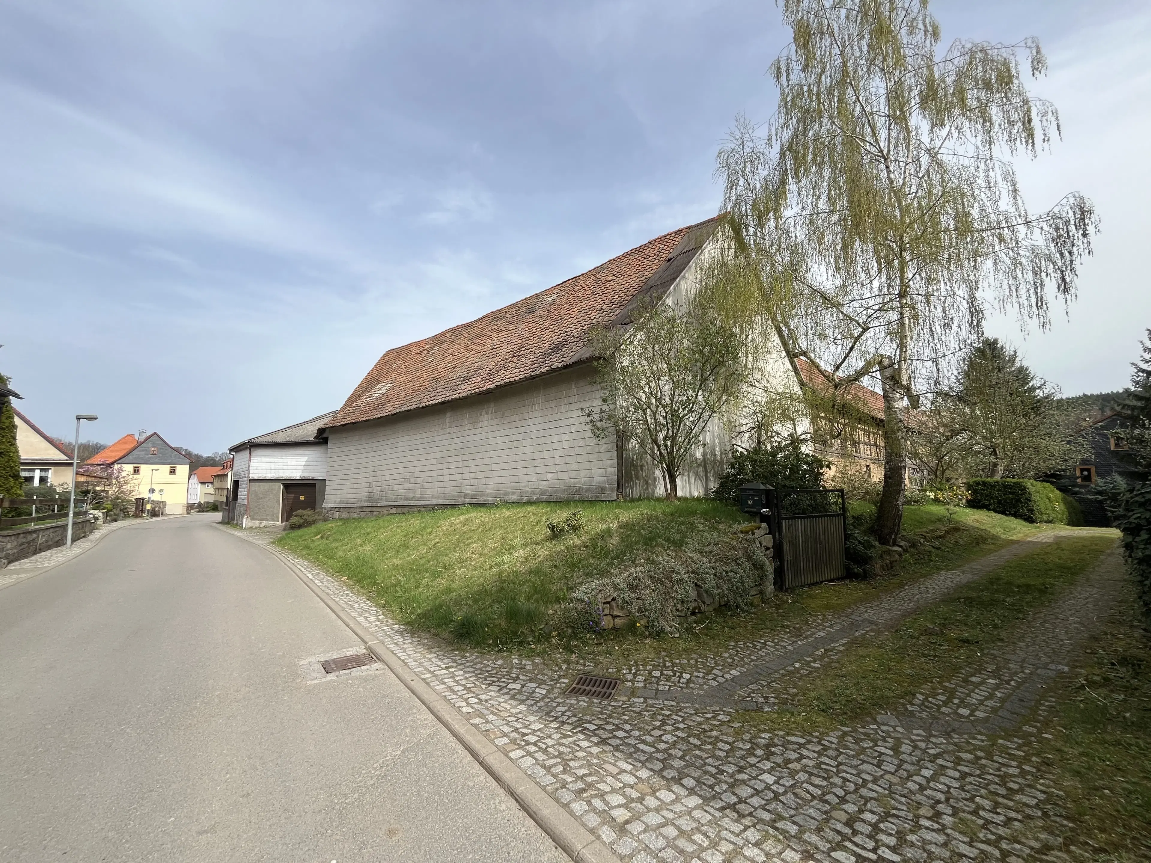 Driezijdig gebouw met binnenhof en commerciële mogelheden in Arnstadt - Duitsland