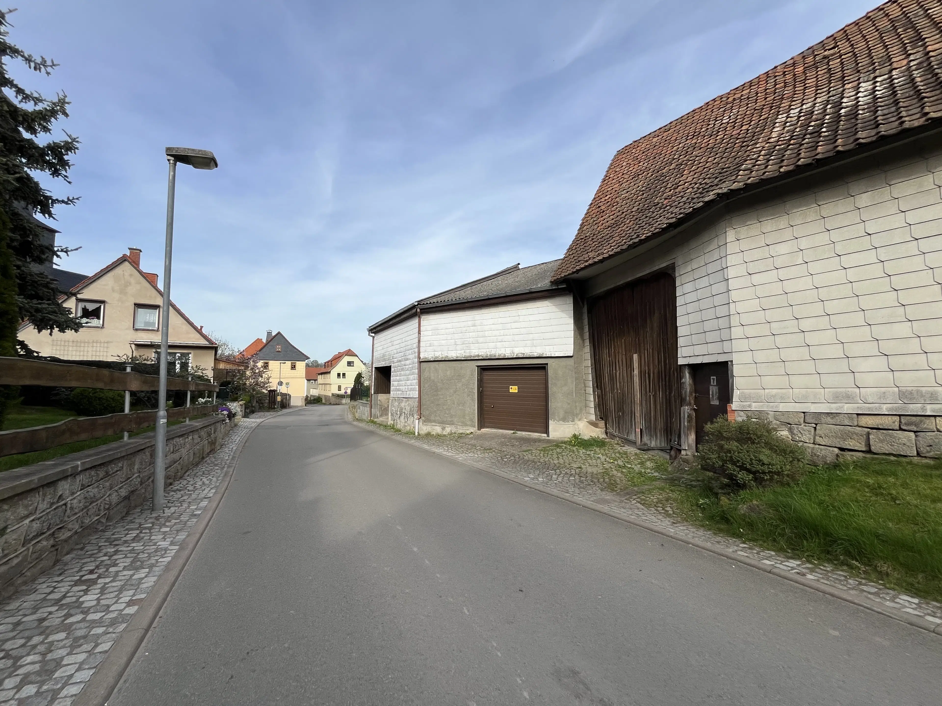 Driezijdig gebouw met binnenhof en commerciële mogelheden in Arnstadt - Duitsland