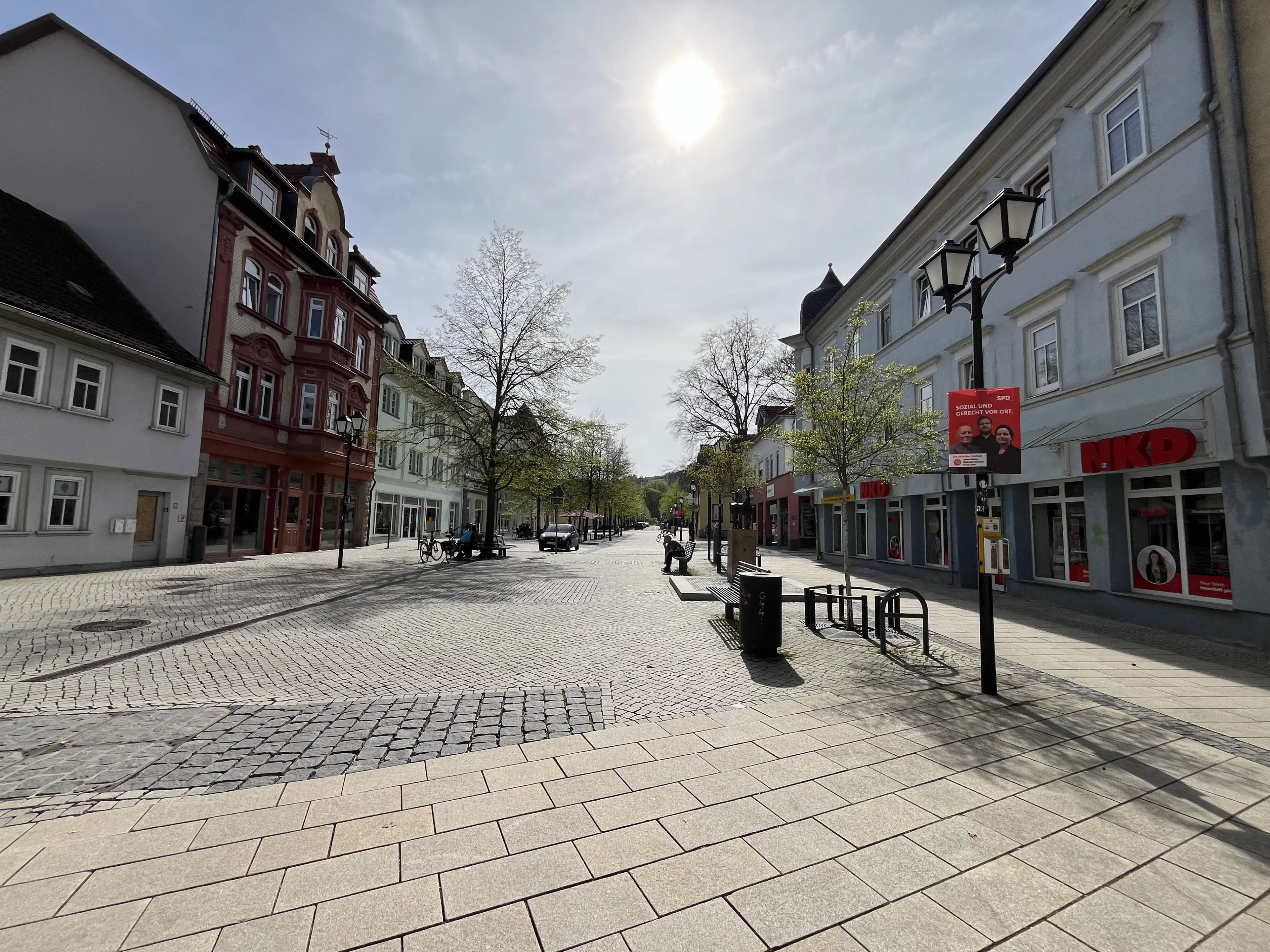 Driezijdig gebouw met binnenhof en commerciële mogelheden in Arnstadt - Duitsland