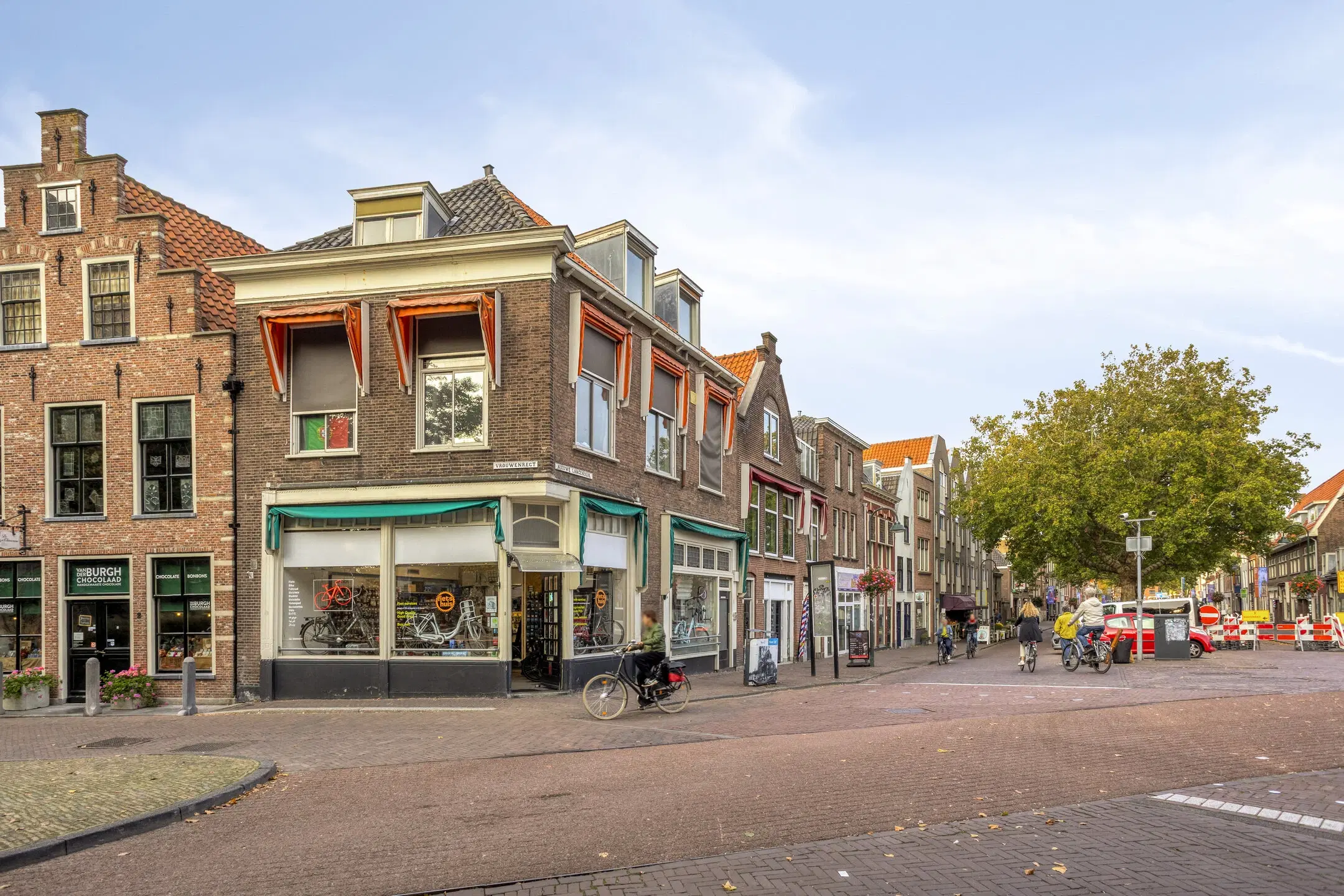 Combinatie: Delft, Vrouwenregt 1 & Nieuwe Langendijk 2