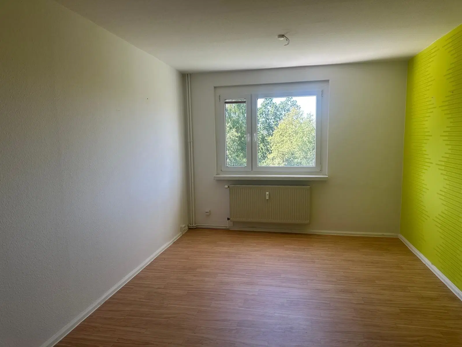 12 appartementen, perceel 43804 m², huursom € 49.280,= in Markneukirchen - Duitsland