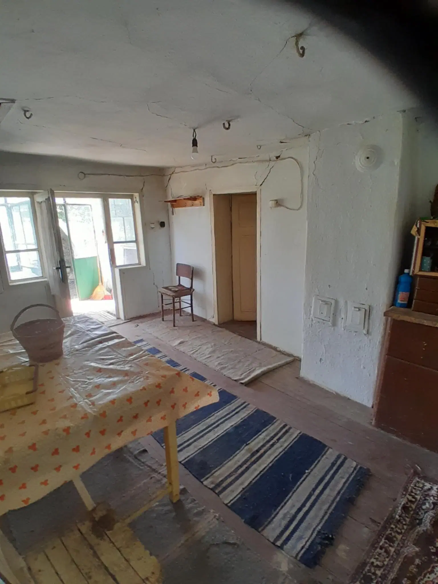 2 huizen op 2.480 m² land en bijgebouwen in Rakovitsa, Vidin - Bulgarije