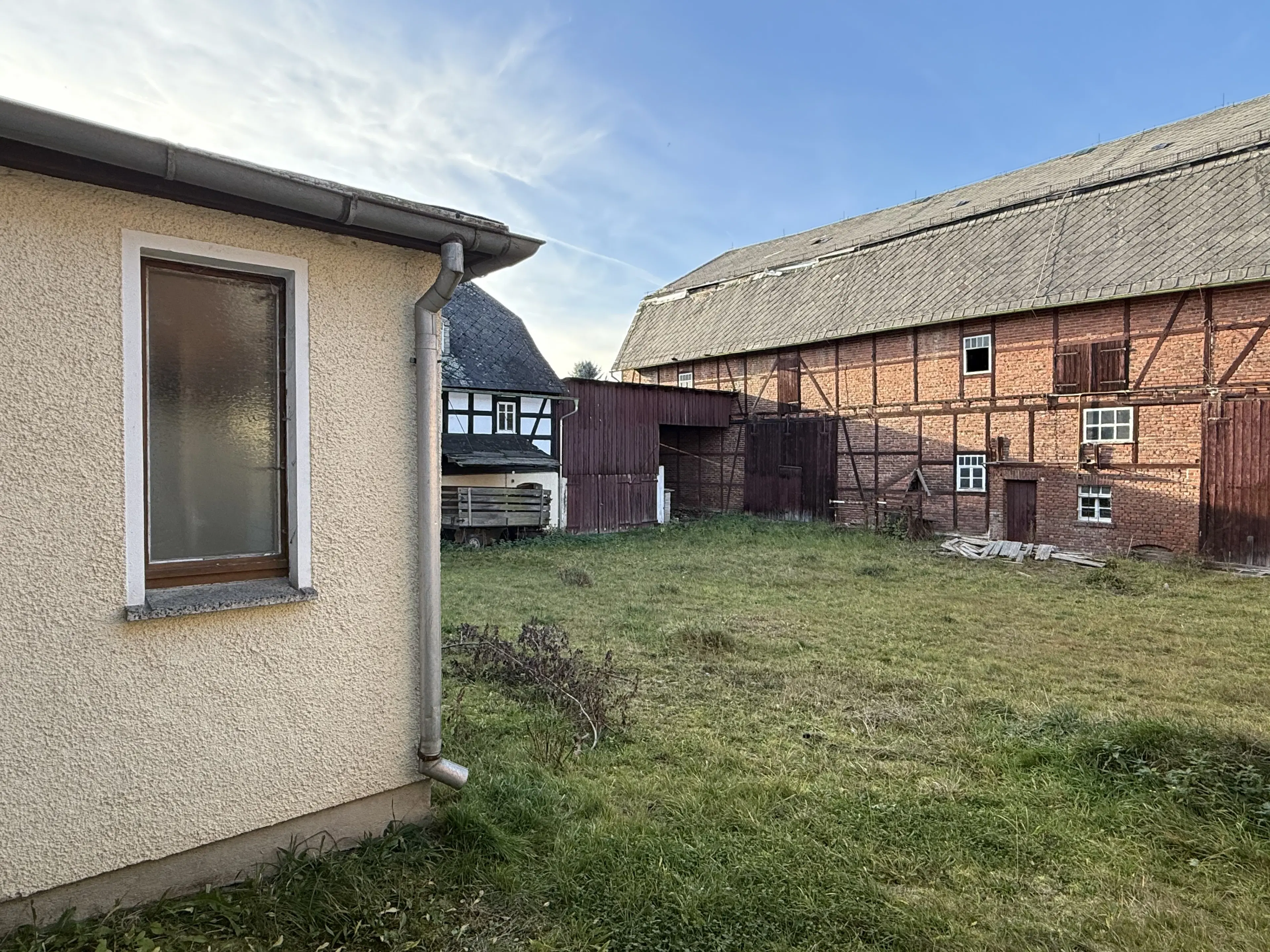 Idyllisch 4-zijdig landgoed met mogelijkheden tot B&B op perceel van 3.451 m² in Heinsdorfergrund - Duitsland