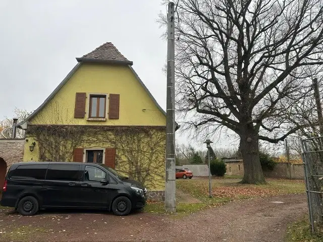 Vrijstaand landhuis met schuur op ca. 1.090 m² eigendomsperceel - Rohndorf, Halle / Leipzig - Duitsland