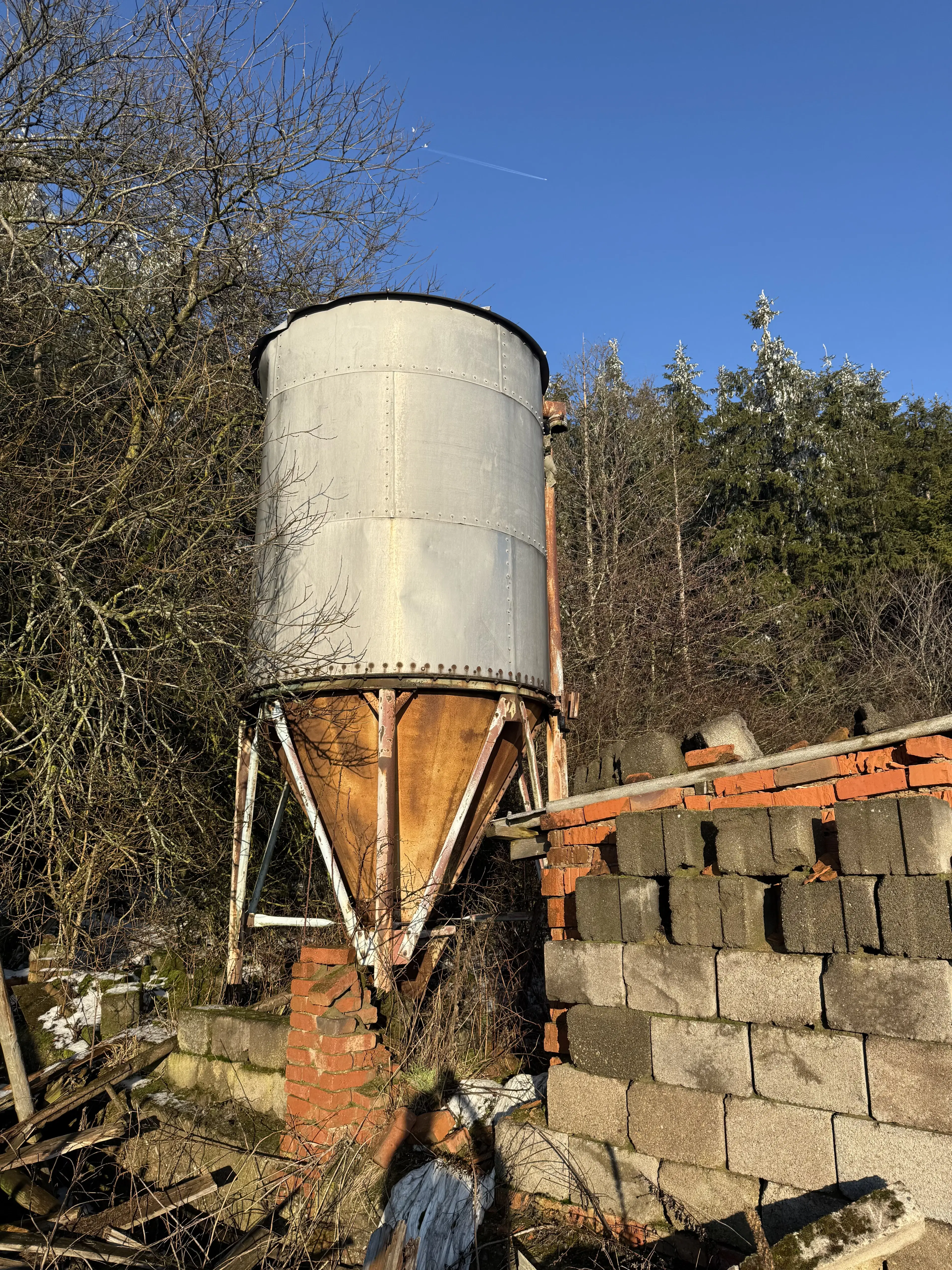 Agrarisch terrein met voormalige melkstal op perceel van 1.878m² bij Meiningen, Kassel, Duitsland