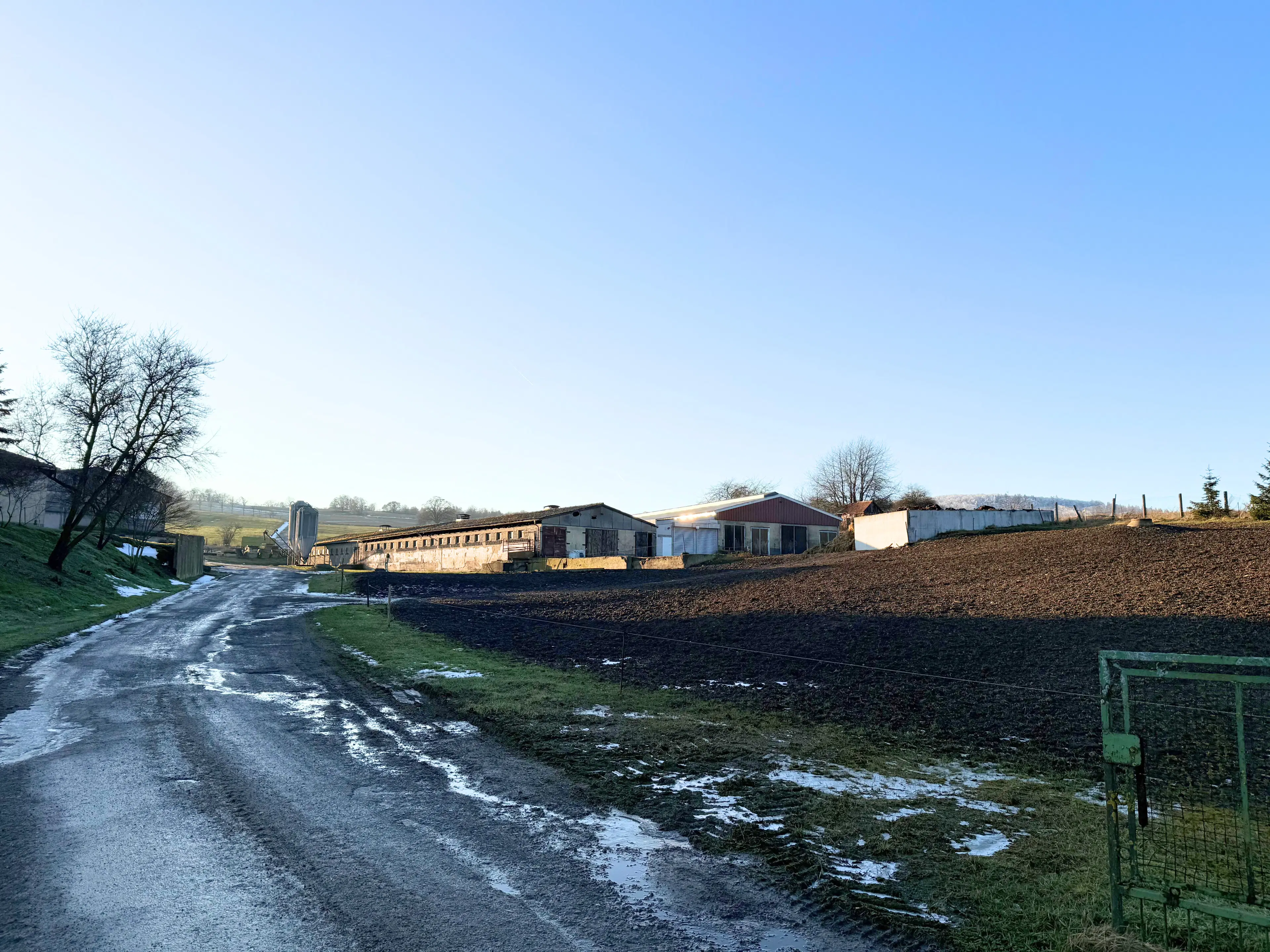 Agrarisch terrein met voormalige melkstal op perceel van 1.878m² bij Meiningen, Kassel, Duitsland