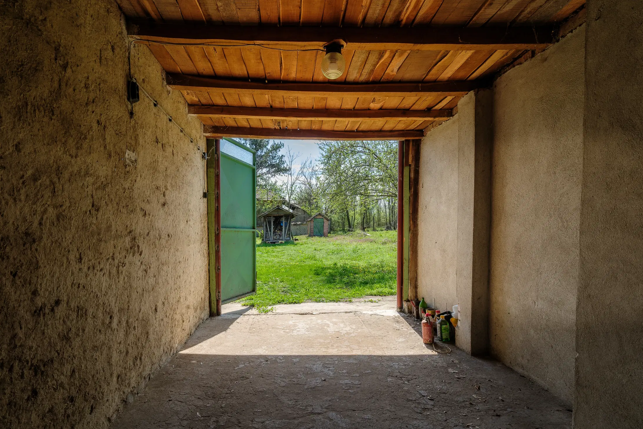 Perceel van 2.090 m² + Gezinswoning + Bijgebouwen - Karaisen, Veliko Tarnovo - Bulgarije