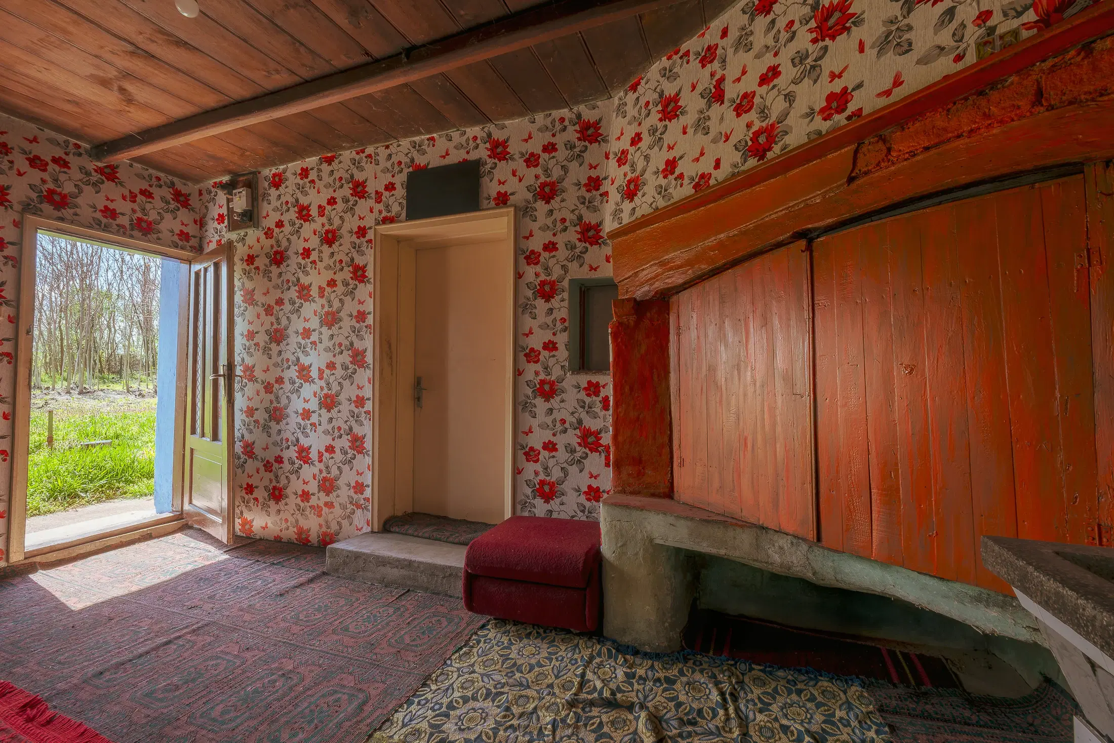 Perceel van 2.090 m² + Gezinswoning + Bijgebouwen - Karaisen, Veliko Tarnovo - Bulgarije