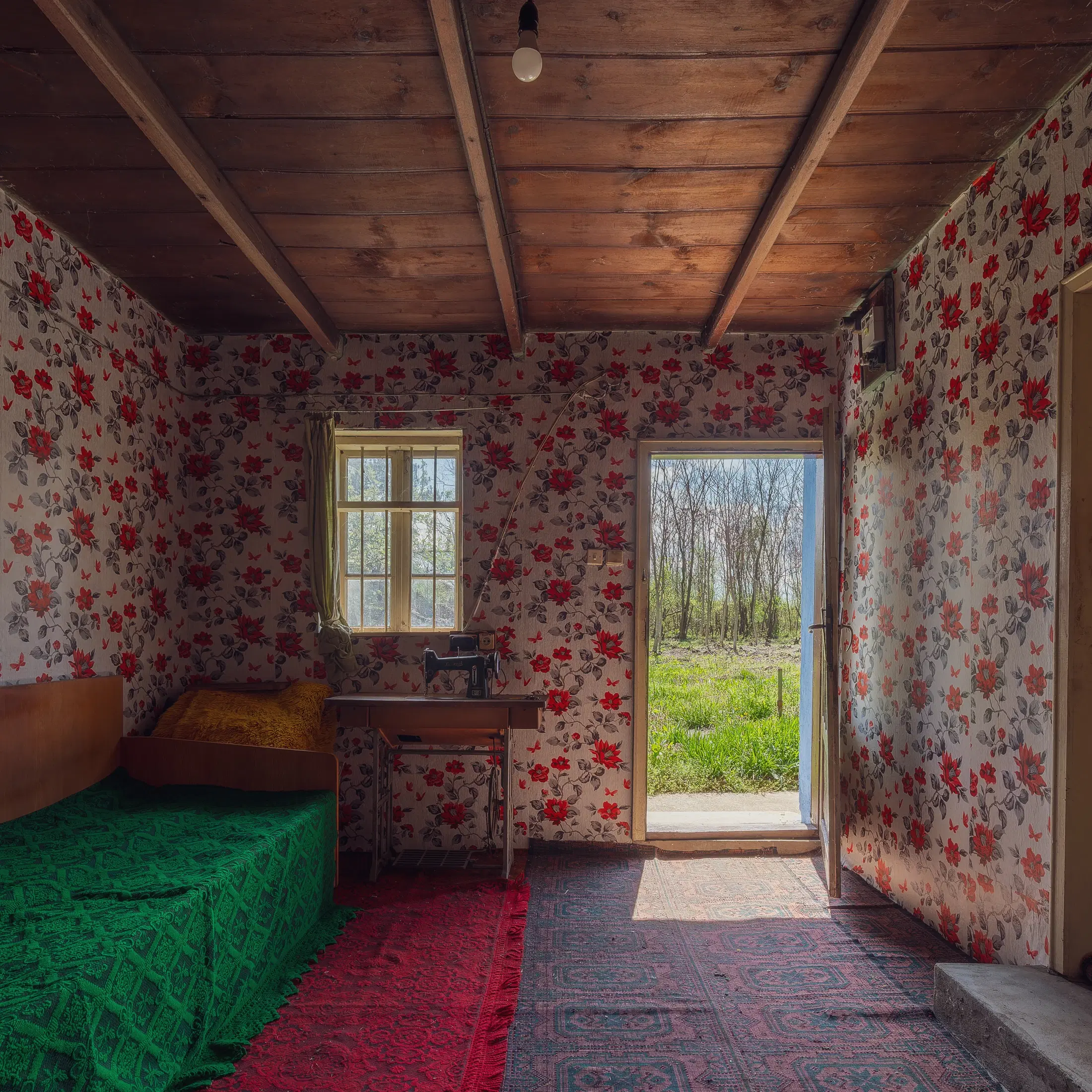 Perceel van 2.090 m² + Gezinswoning + Bijgebouwen - Karaisen, Veliko Tarnovo - Bulgarije