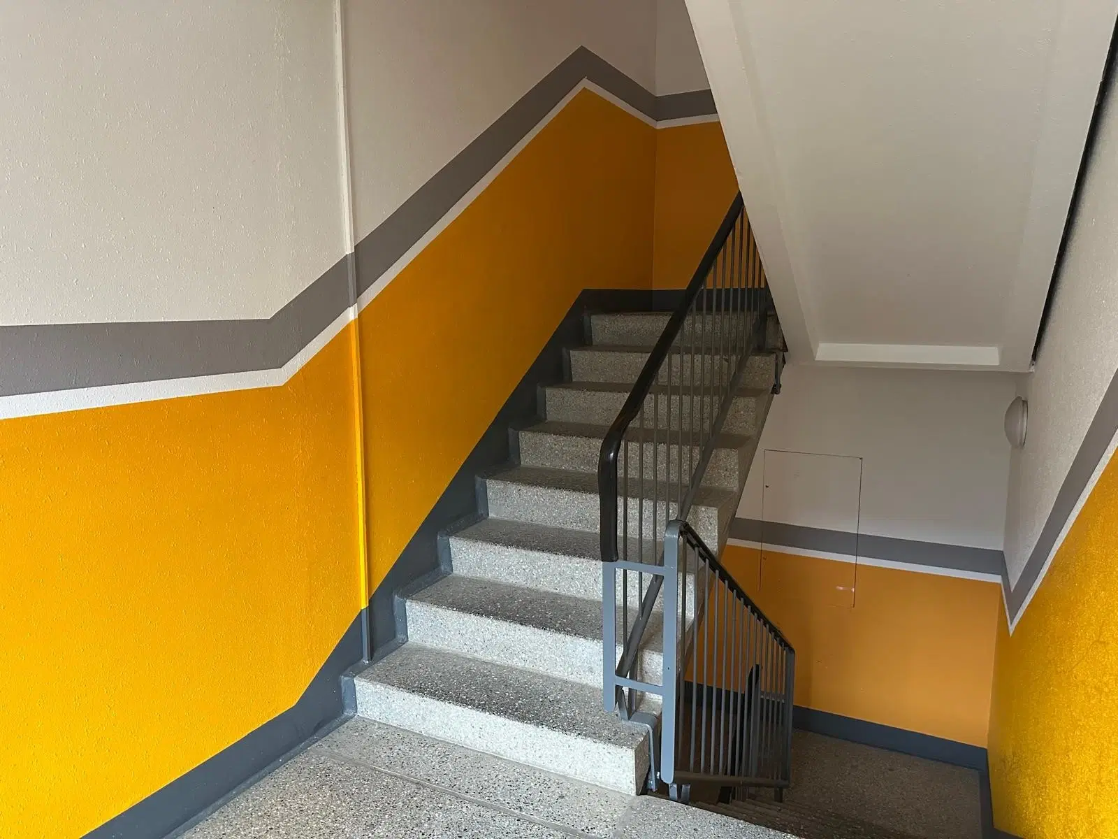 60 appartementen / studio’s, bouwjaar 1988, 25 verhuurd (€ 82.800,= huur) - Markneukirchen - Duitsland