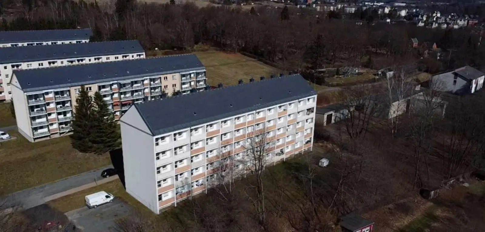 60 appartementen / studio’s, bouwjaar 1988, 25 verhuurd (€ 82.800,= huur) - Markneukirchen - Duitsland