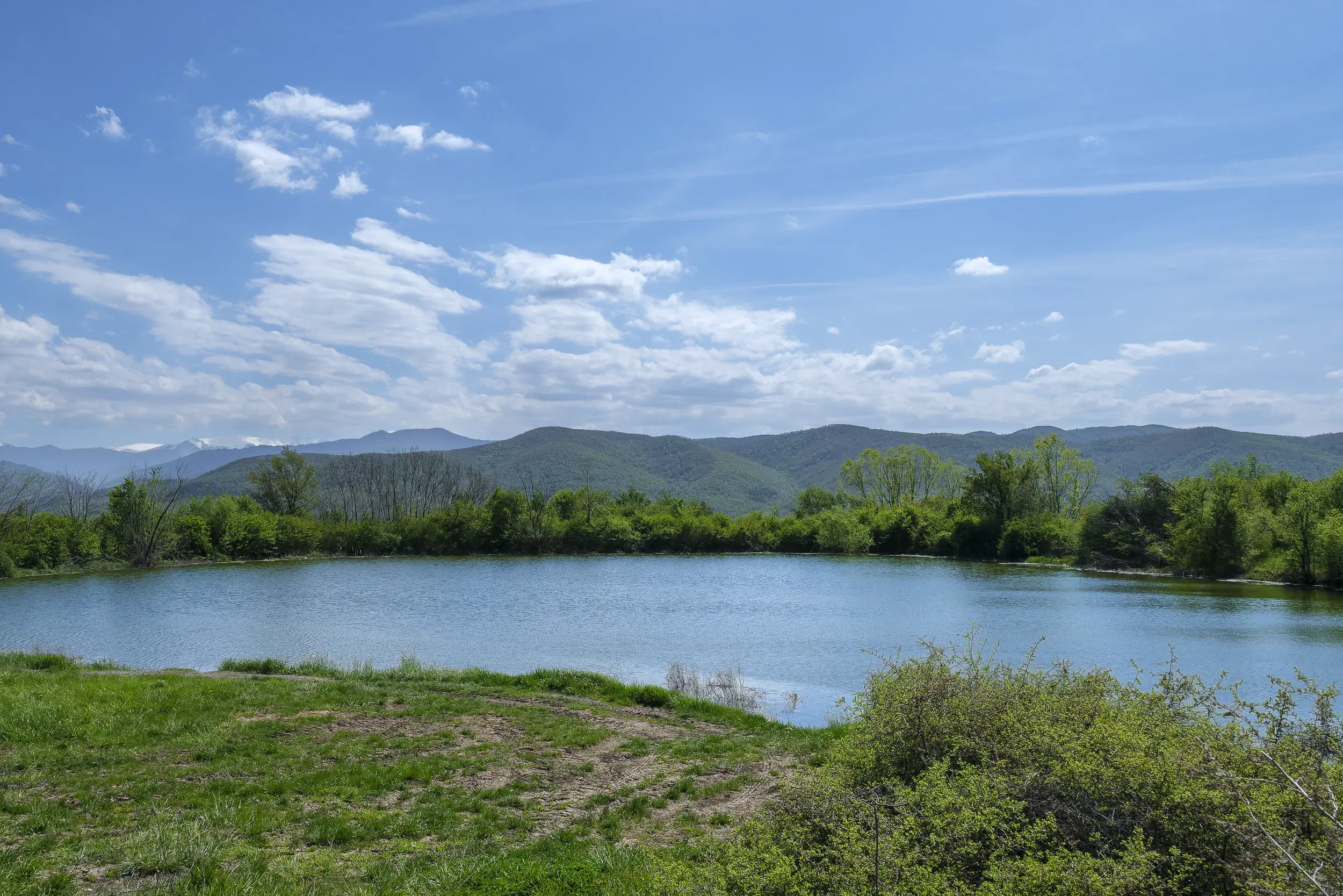 Perceel van 1.364 m² met gezinswoning en bijgebouwen in Damyanovo, Gabrovo - Bulgarije