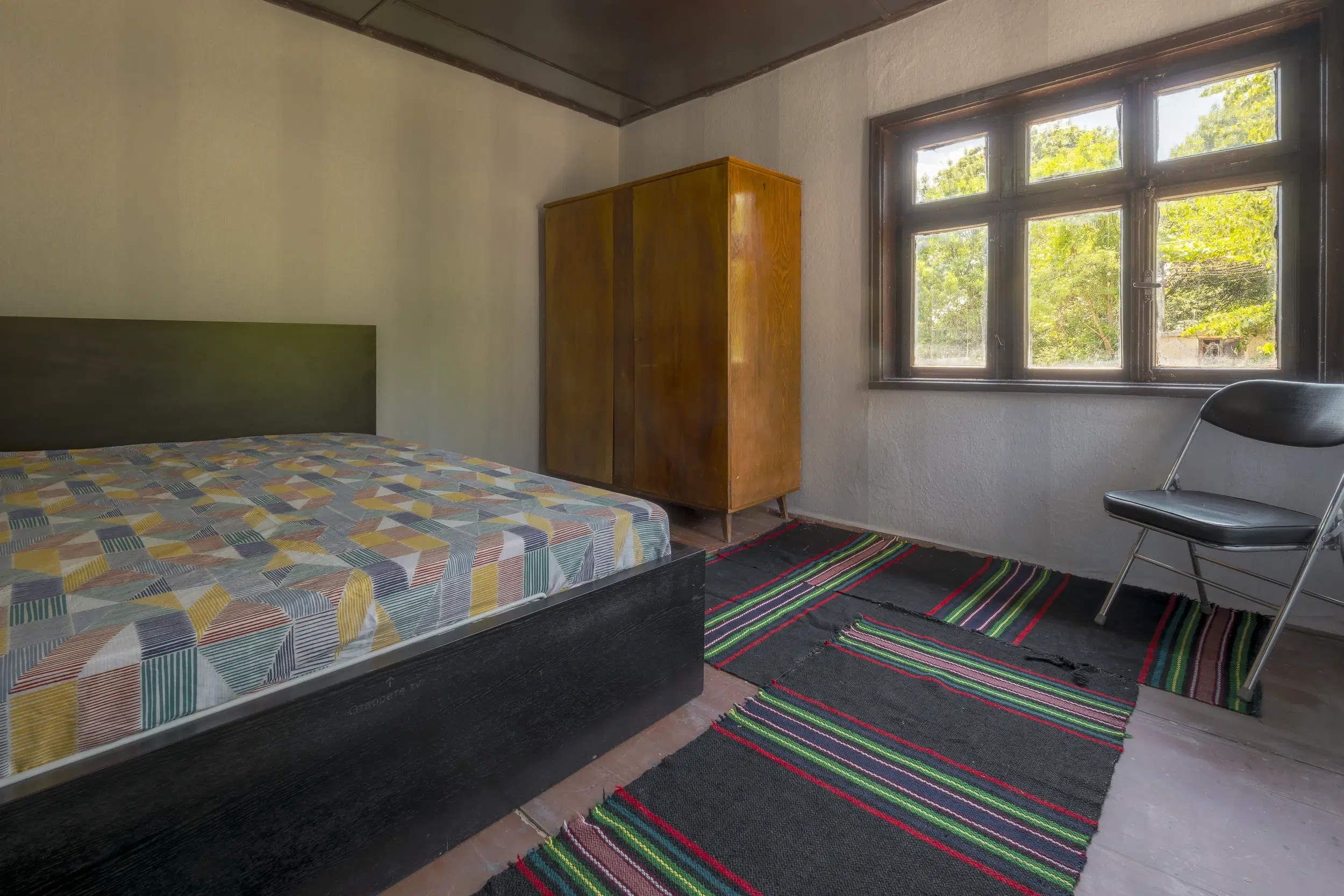 Perceel van 7.857 m² met 2-verdiepingen gezinswoning en bijgebouwen, met uitzicht nabij Veliko Tarnovo - Bulgarije