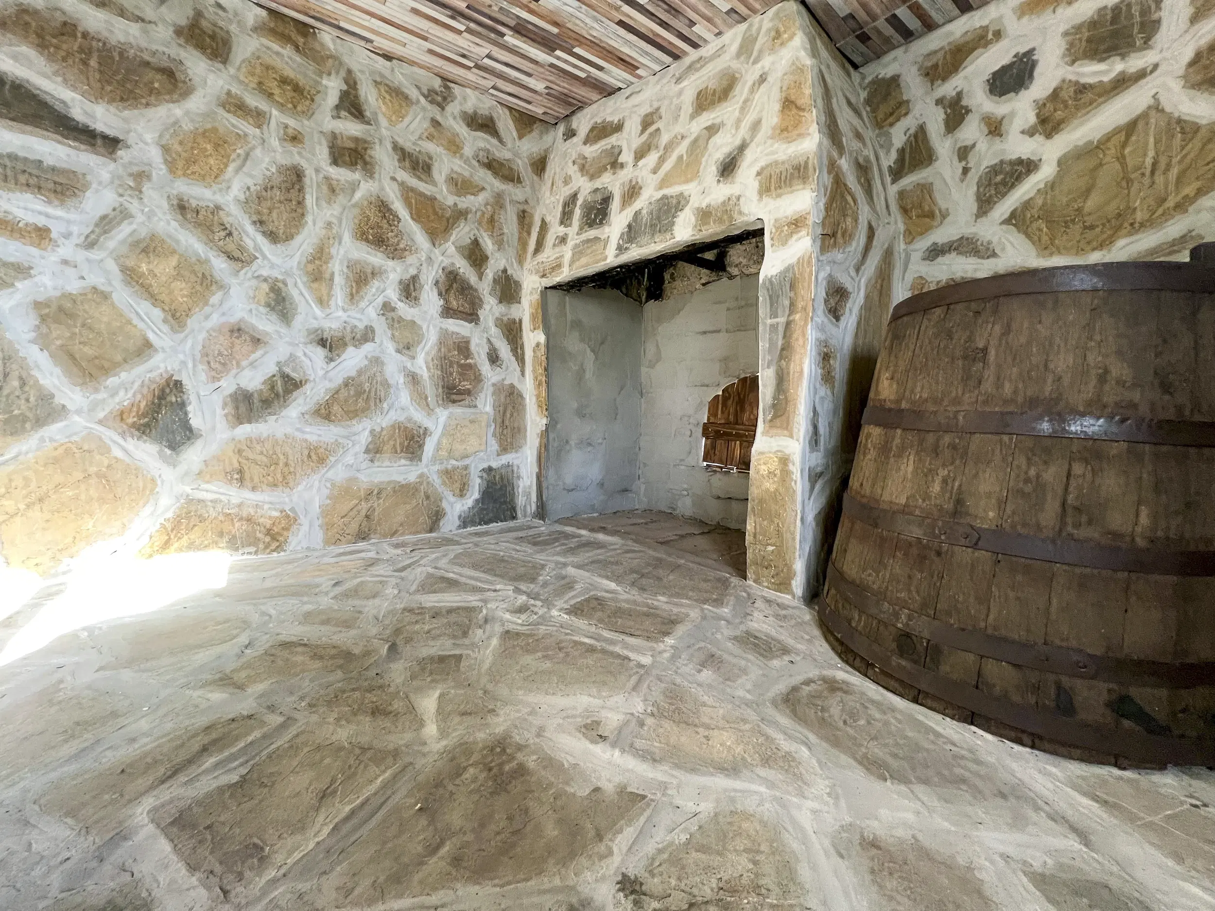 Perceel van 7.857 m² met 2-verdiepingen gezinswoning en bijgebouwen, met uitzicht nabij Veliko Tarnovo - Bulgarije