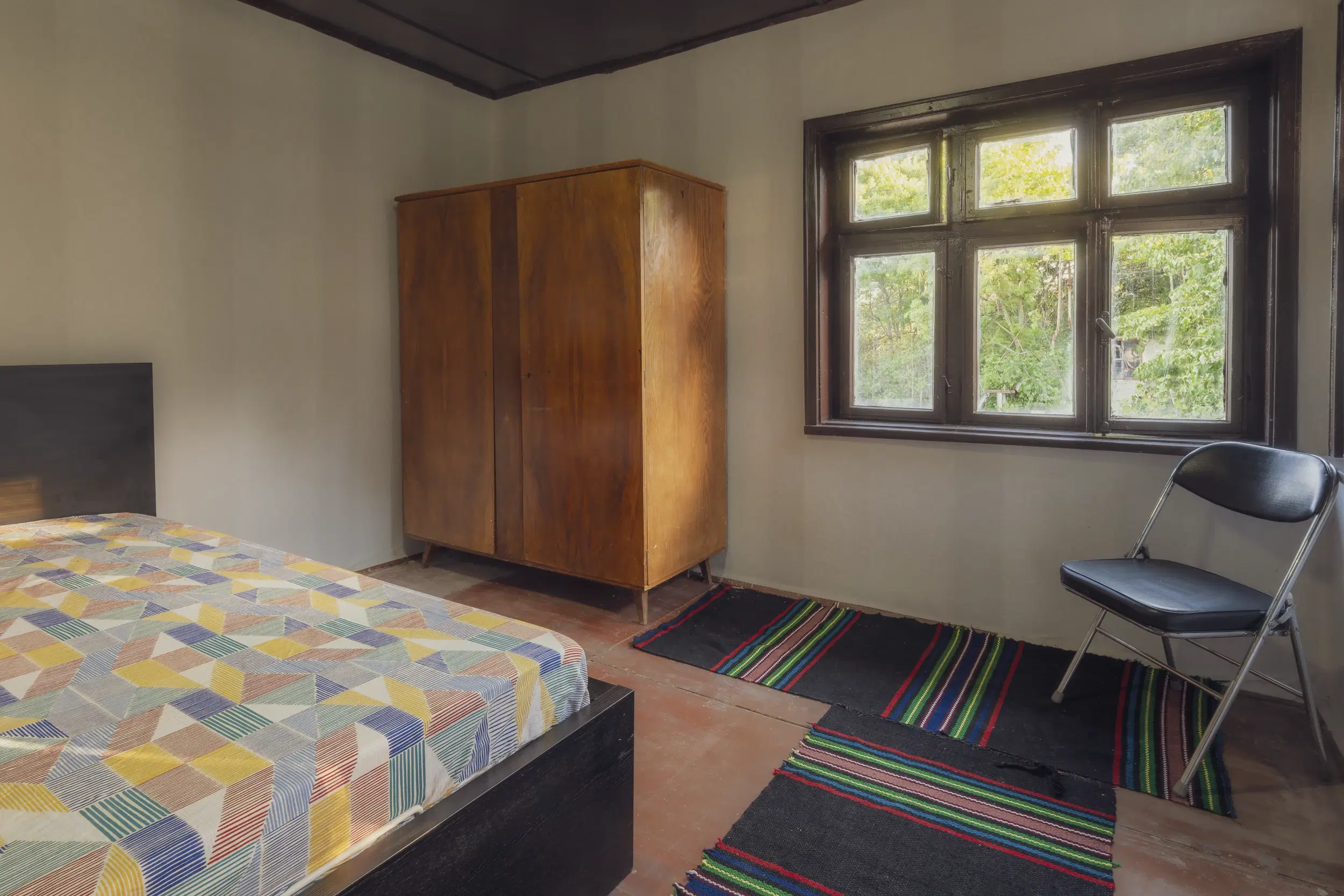 Perceel van 7.857 m² met 2-verdiepingen gezinswoning en bijgebouwen, met uitzicht nabij Veliko Tarnovo - Bulgarije
