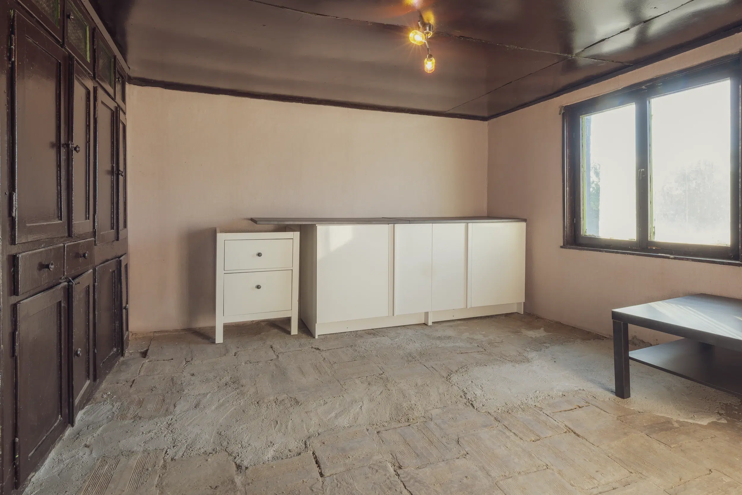 Perceel van 7.857 m² met 2-verdiepingen gezinswoning en bijgebouwen, met uitzicht nabij Veliko Tarnovo - Bulgarije