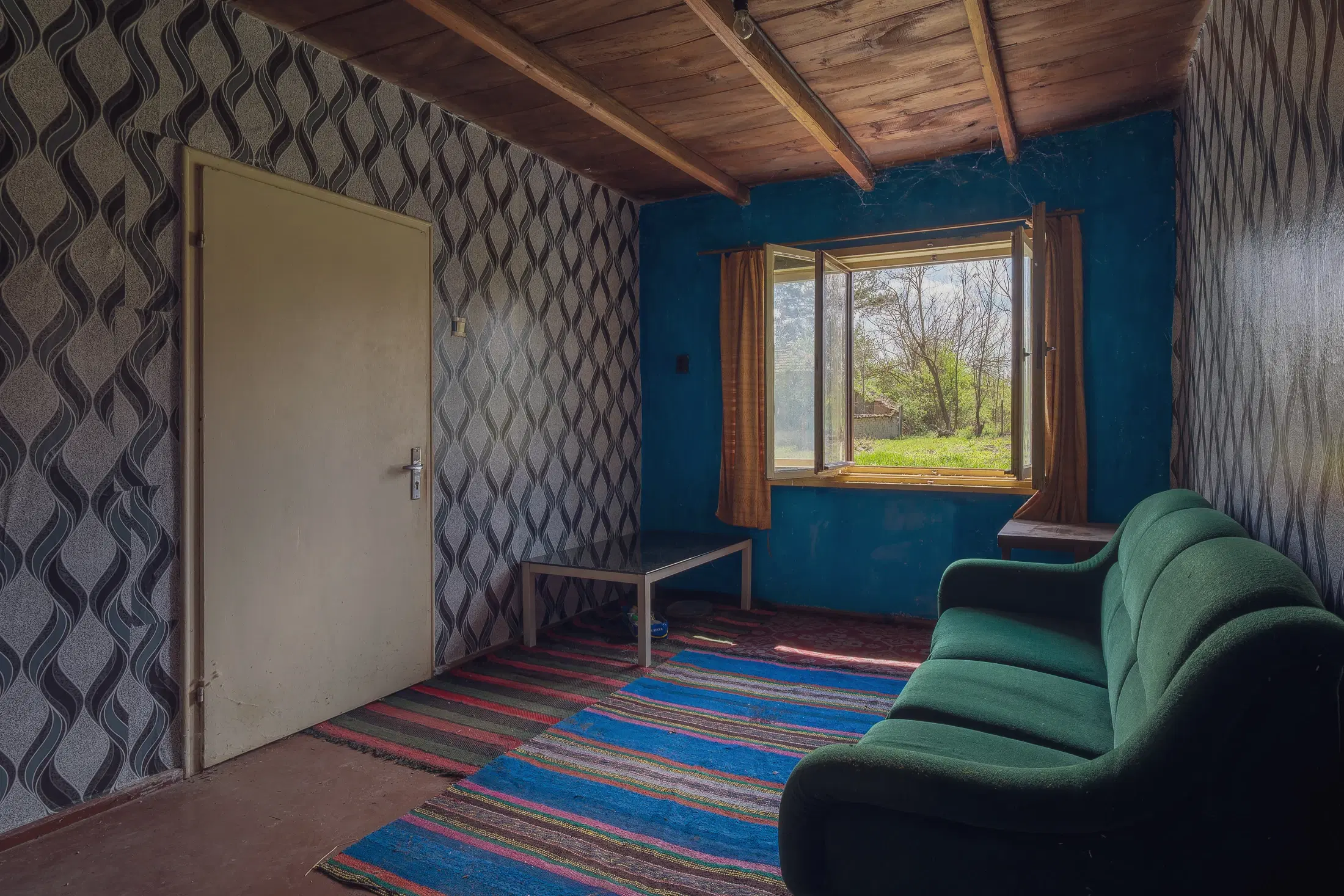 Gezinswoning op 2.090 m² perceel en bijgebouwen in Karaisen, Veliko Tarnovo - Bulgarije