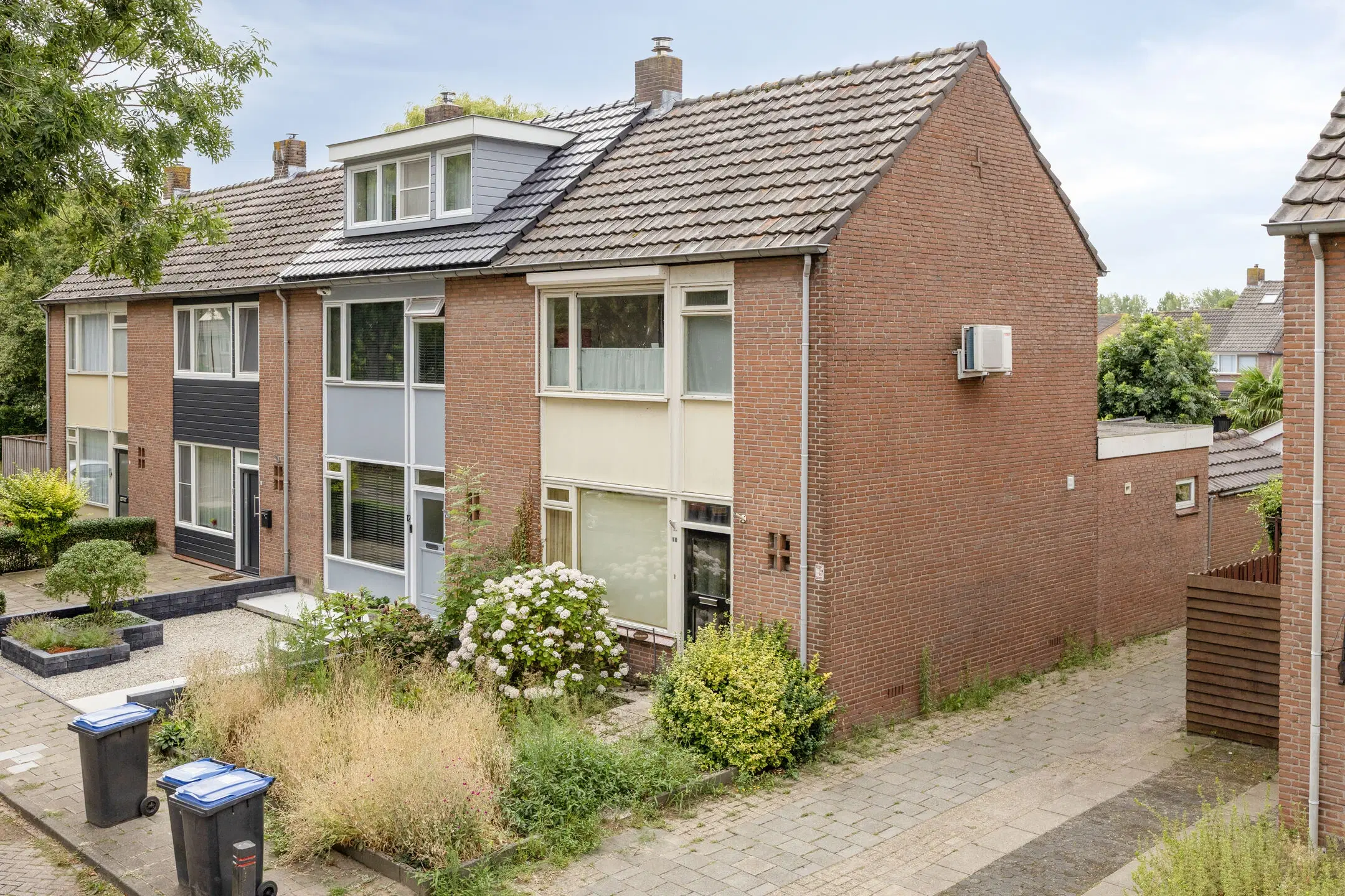 Genderen, Oegemastraat 10