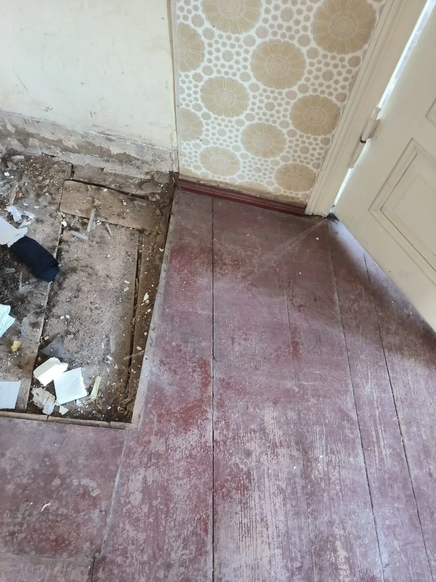Massief woonhuis met uitbreidingsmogelijkheden en een perceel van 498 m² in Annaburg - Duitsland