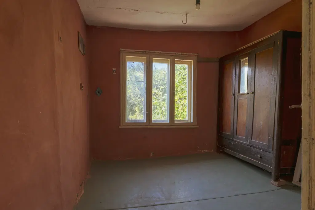 Afgelegen tweelaags huis + 1.502 grond + garage + bijgebouwen aan de rand van Milchina Luka, Regio Vidin - Bulgarije