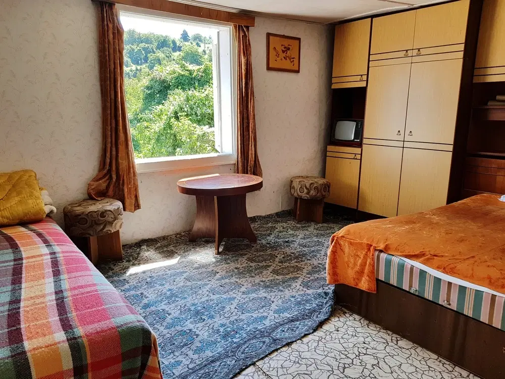 Huis met twee verdiepingen + 660 m² grond in Karan Varbovka - Bulgarije