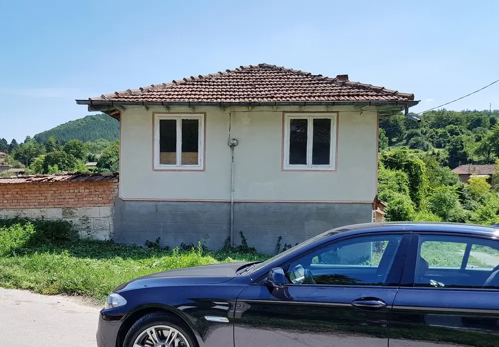 Huis met twee verdiepingen + 660 m² grond in Karan Varbovka - Bulgarije